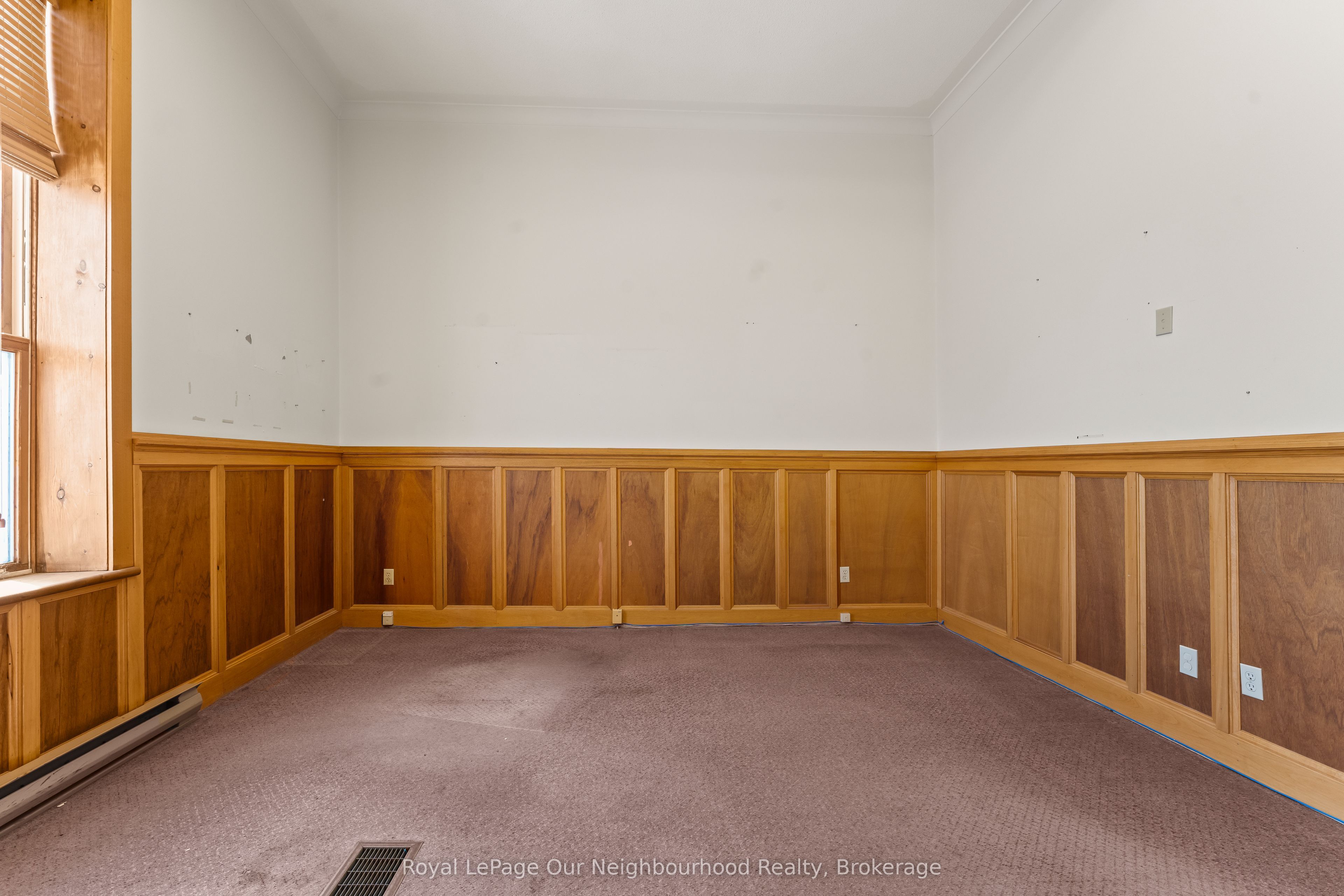 11 King Street E Property Photo 14