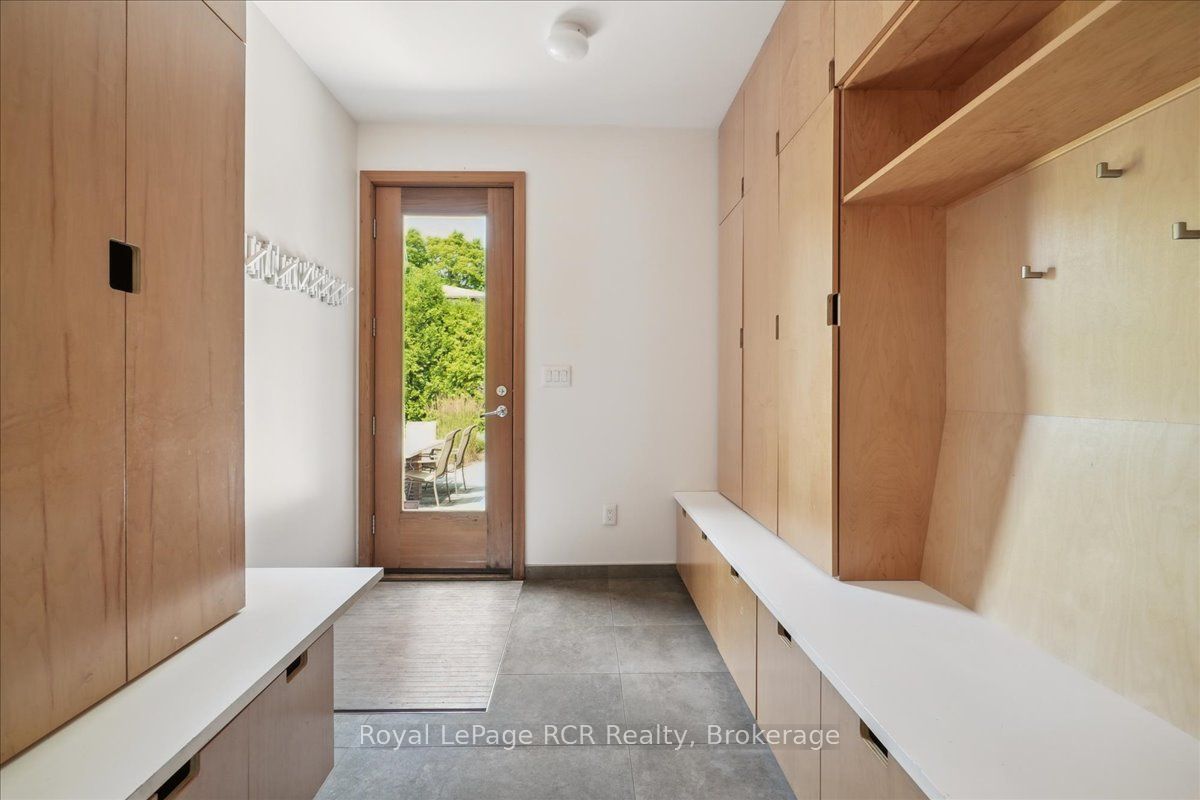 20 Everett Road Property Photo 10