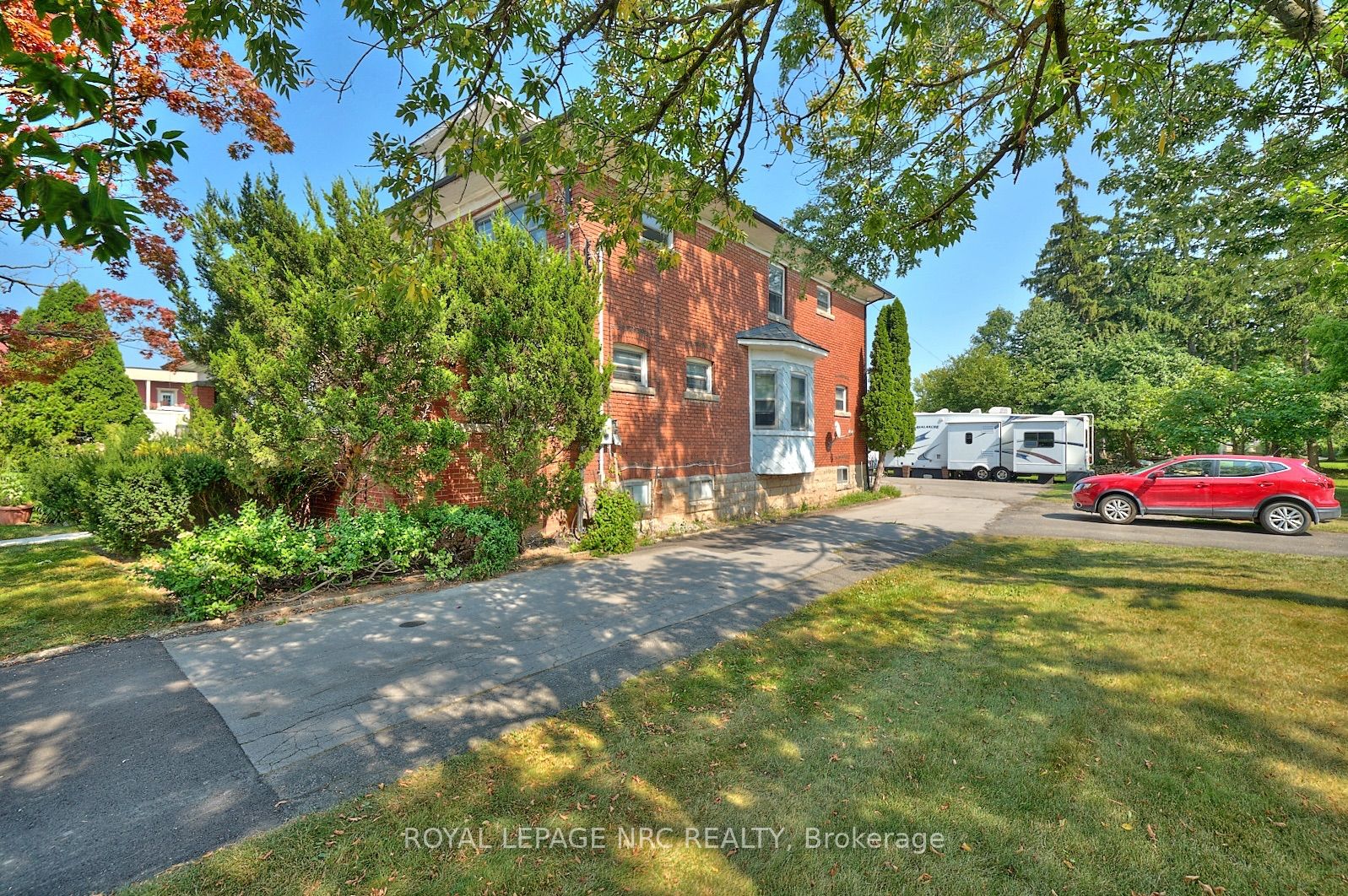3758 Main Street Property Photo 2