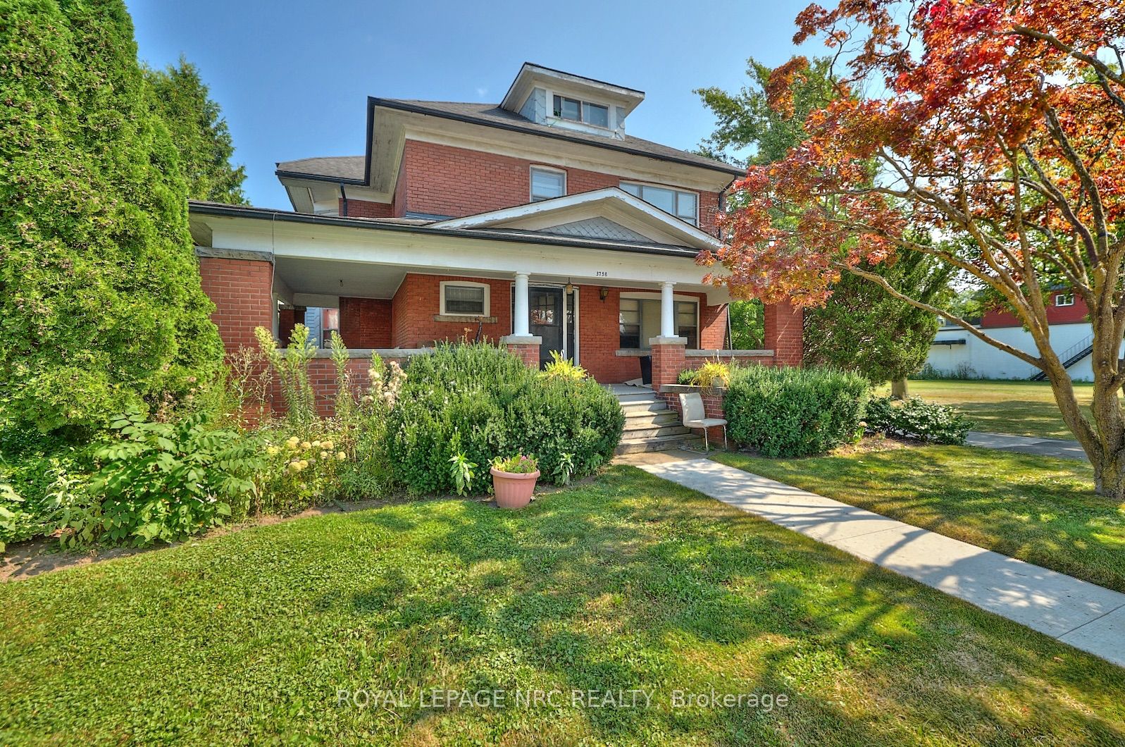 3758 Main Street Property Photo 5
