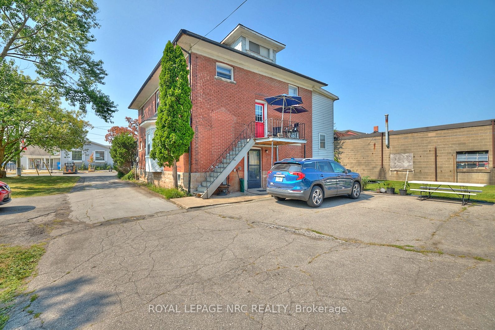3758 Main Street Property Photo 7