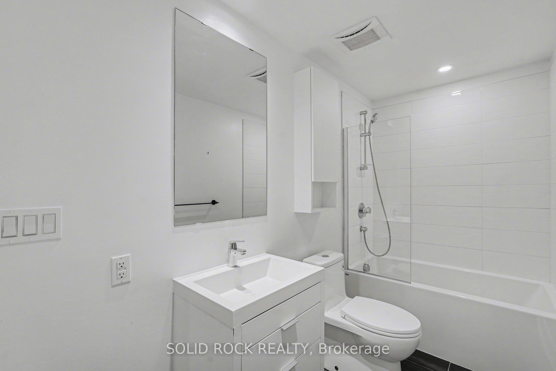 20 Daly Avenue 1606 Property Photo 23