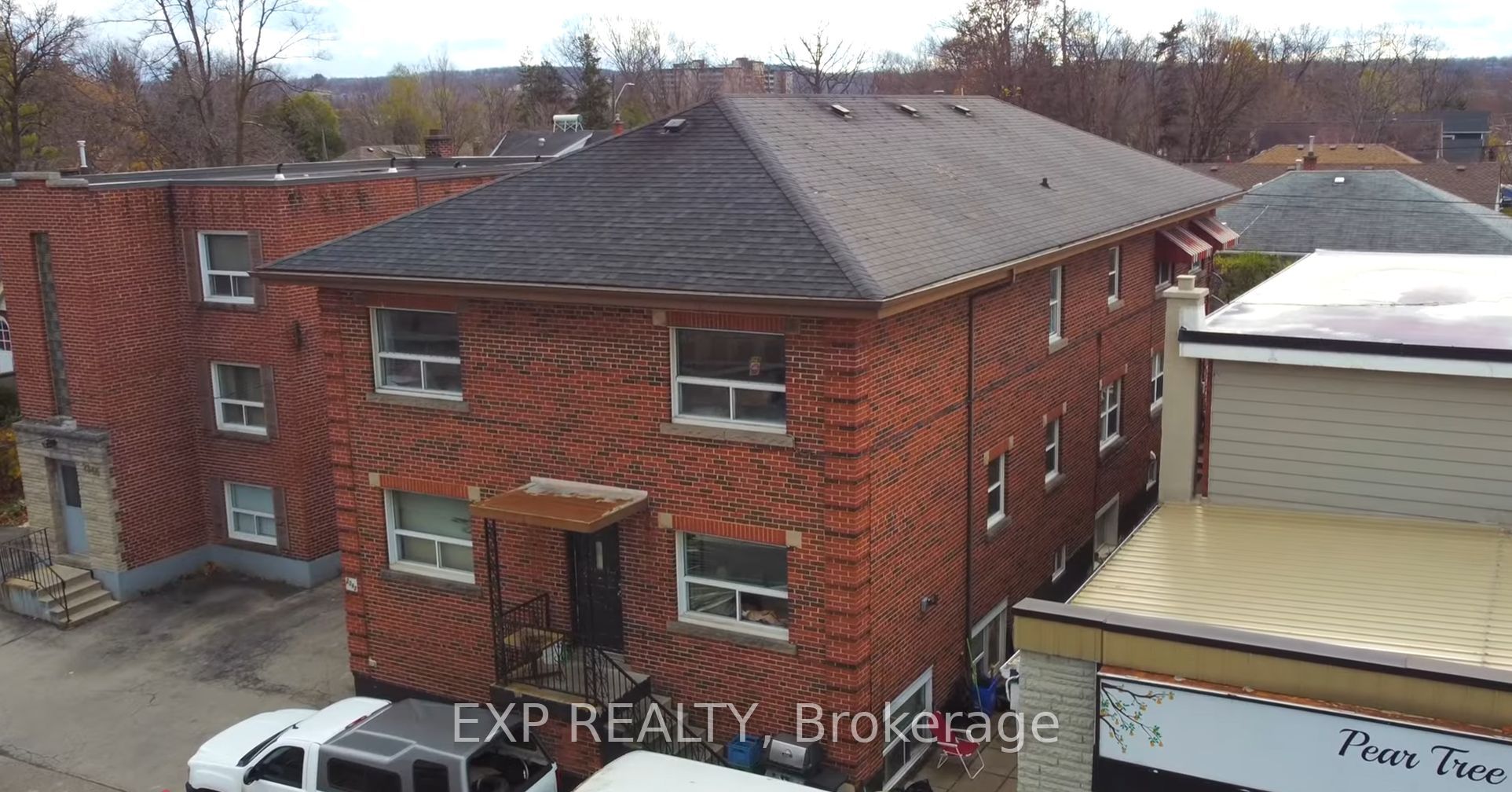 2342 King St E Avenue Property Photo 1