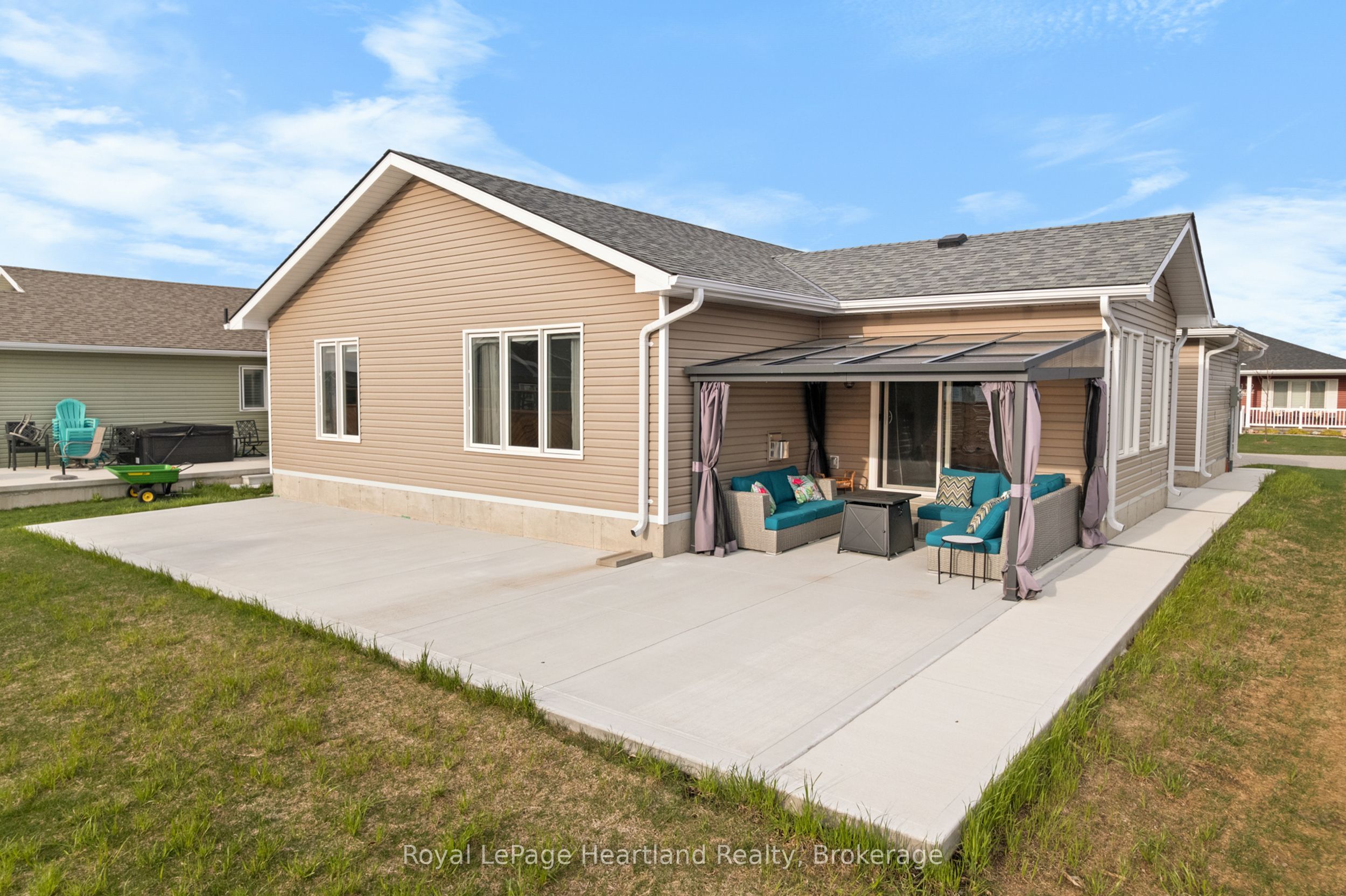 140 Lake Breeze Drive Property Photo 2