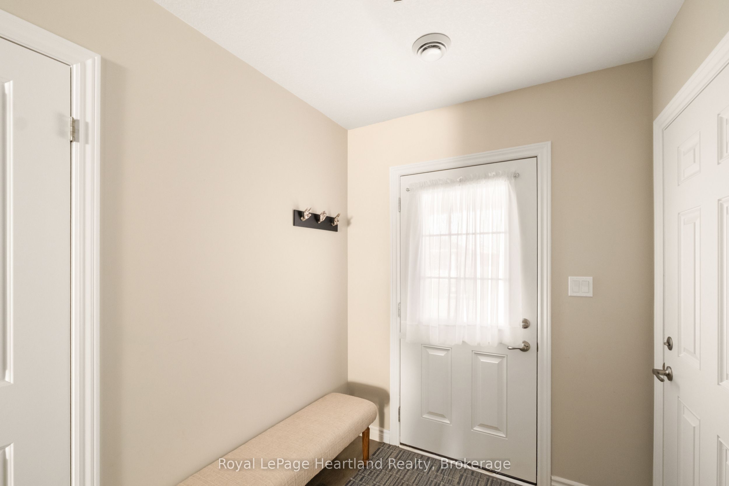 140 Lake Breeze Drive Property Photo 6