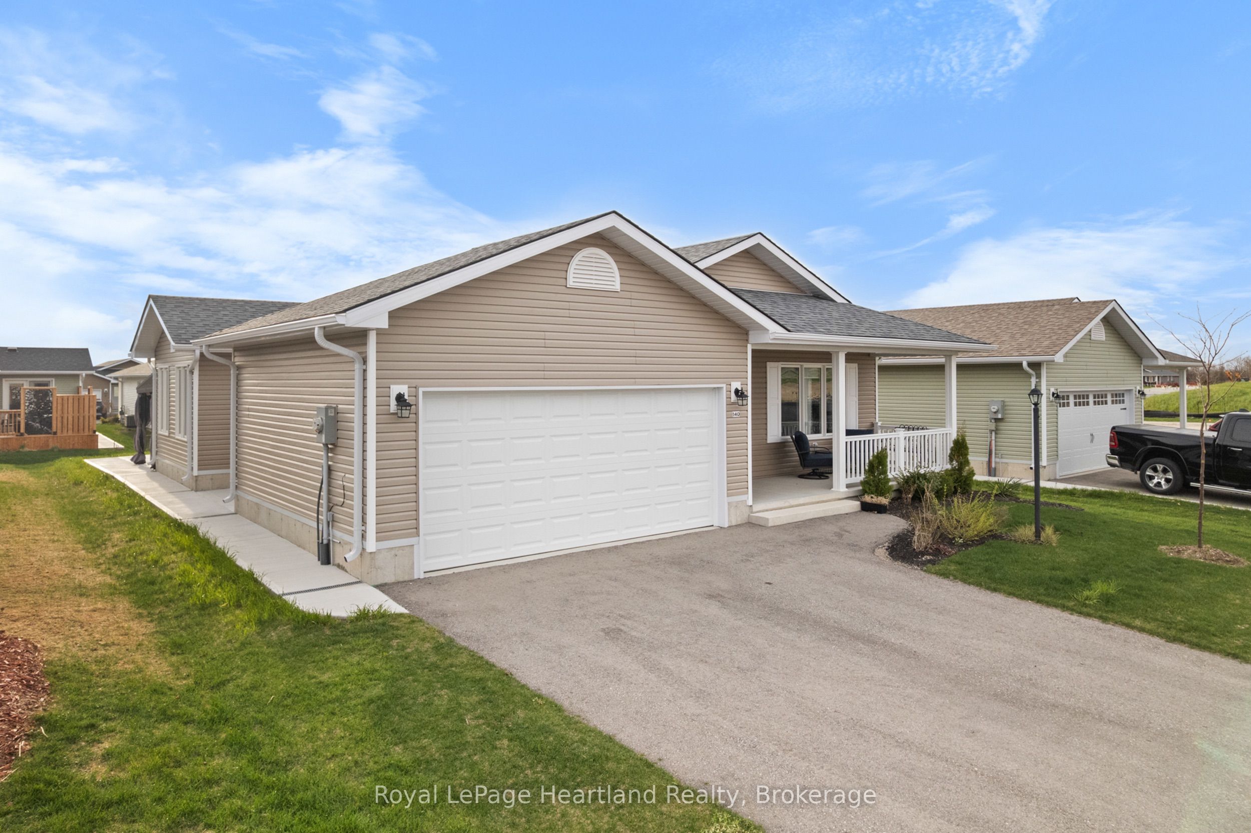 140 Lake Breeze Drive Property Photo 32