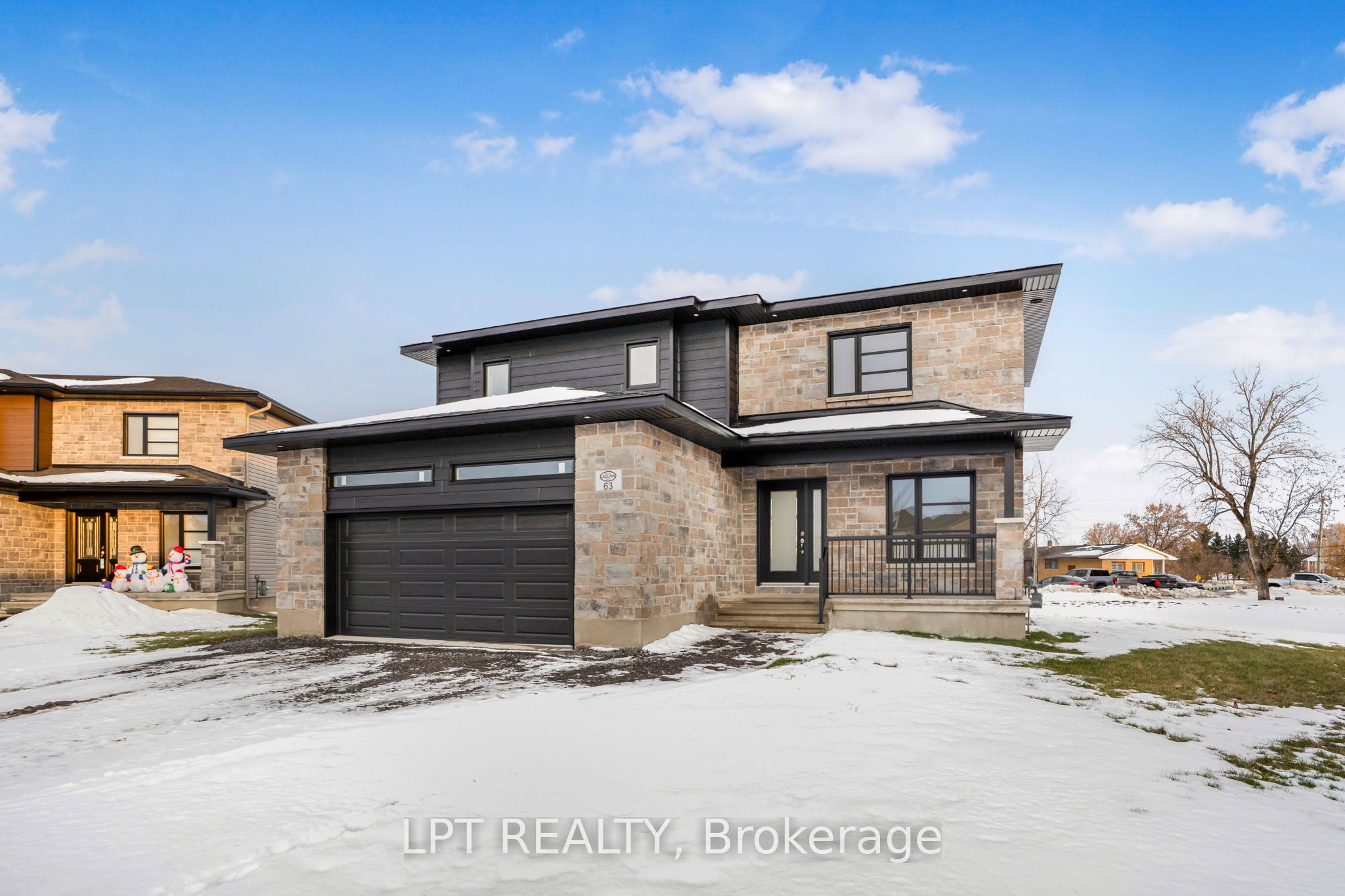 945 Katia Street Property Photo 4