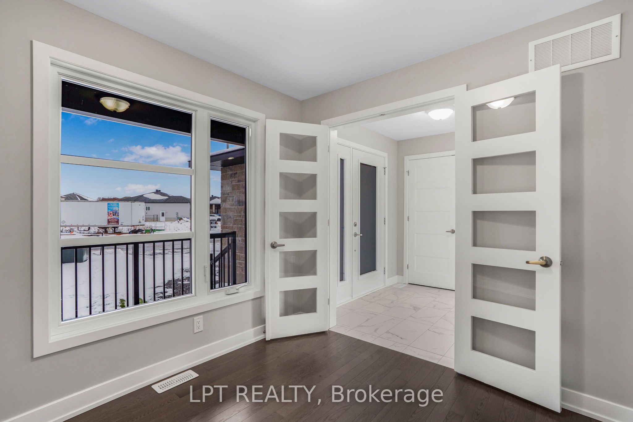945 Katia Street Property Photo 6
