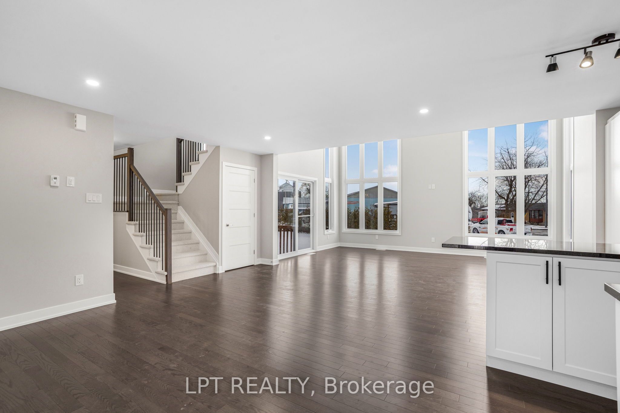 945 Katia Street Property Photo 7