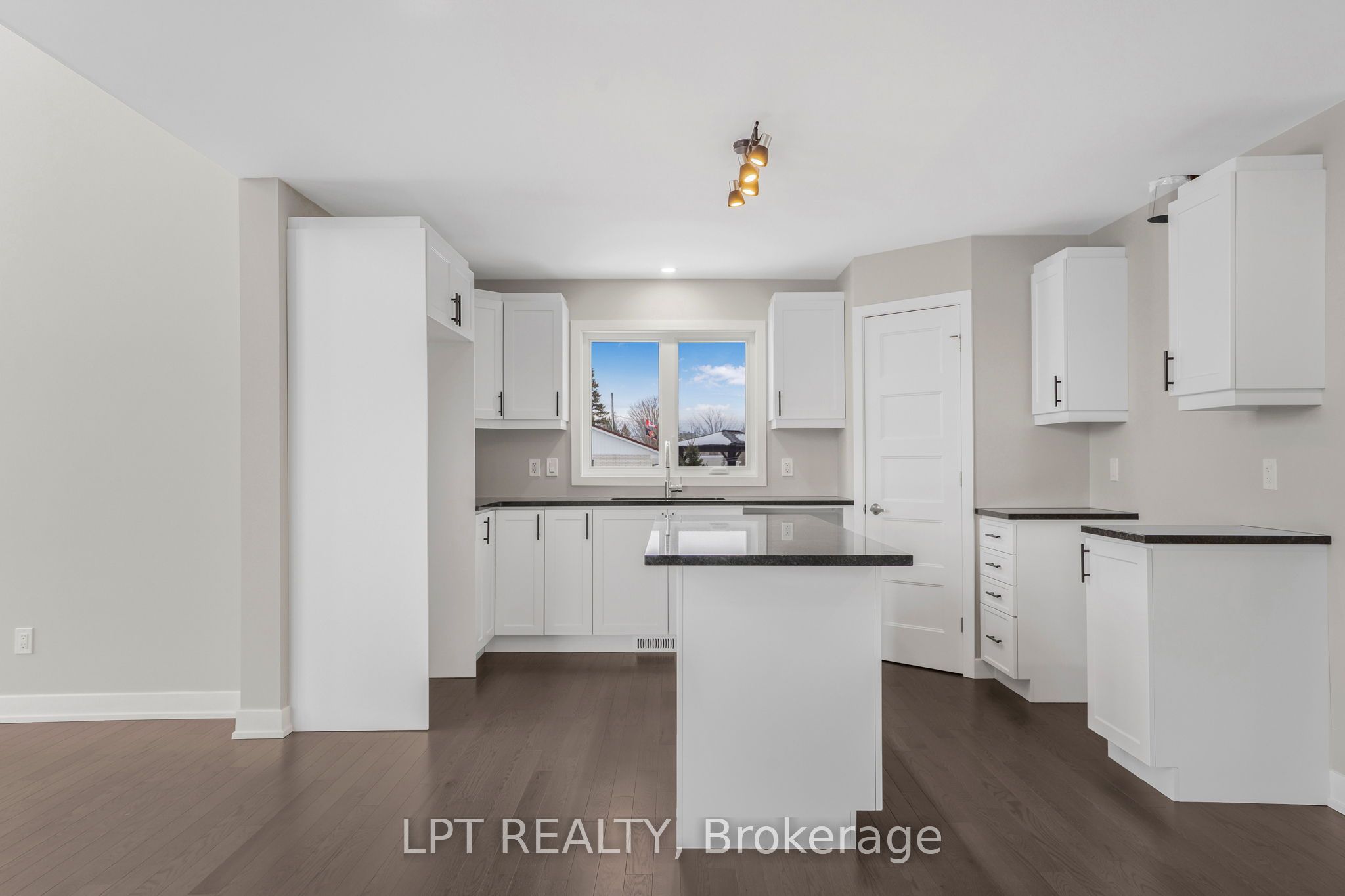945 Katia Street Property Photo 9