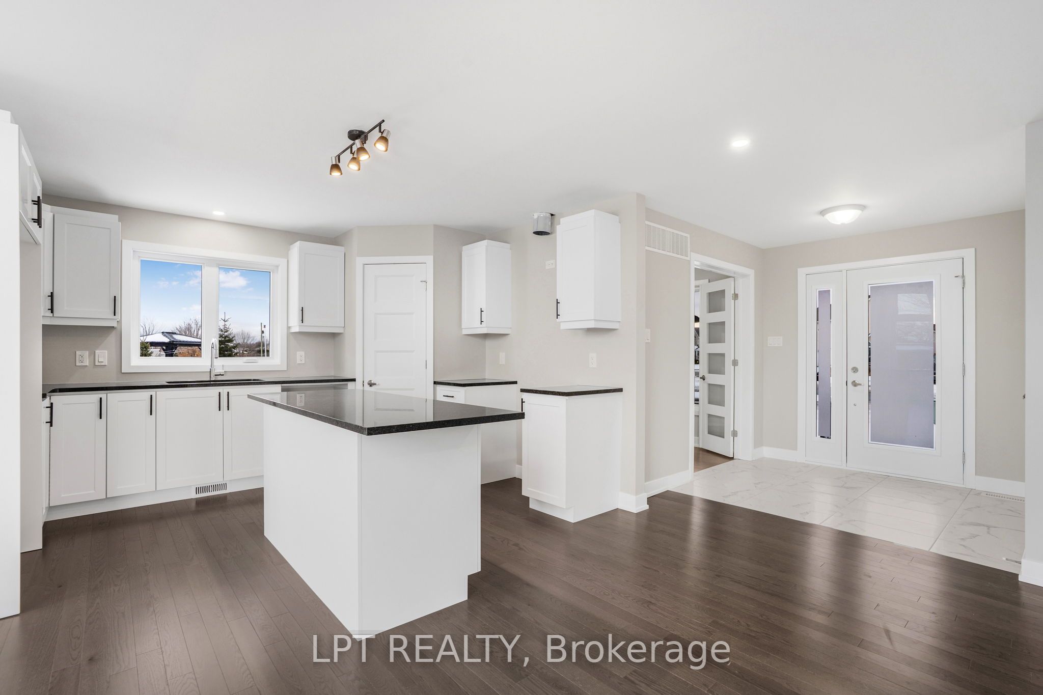 945 Katia Street Property Photo 10