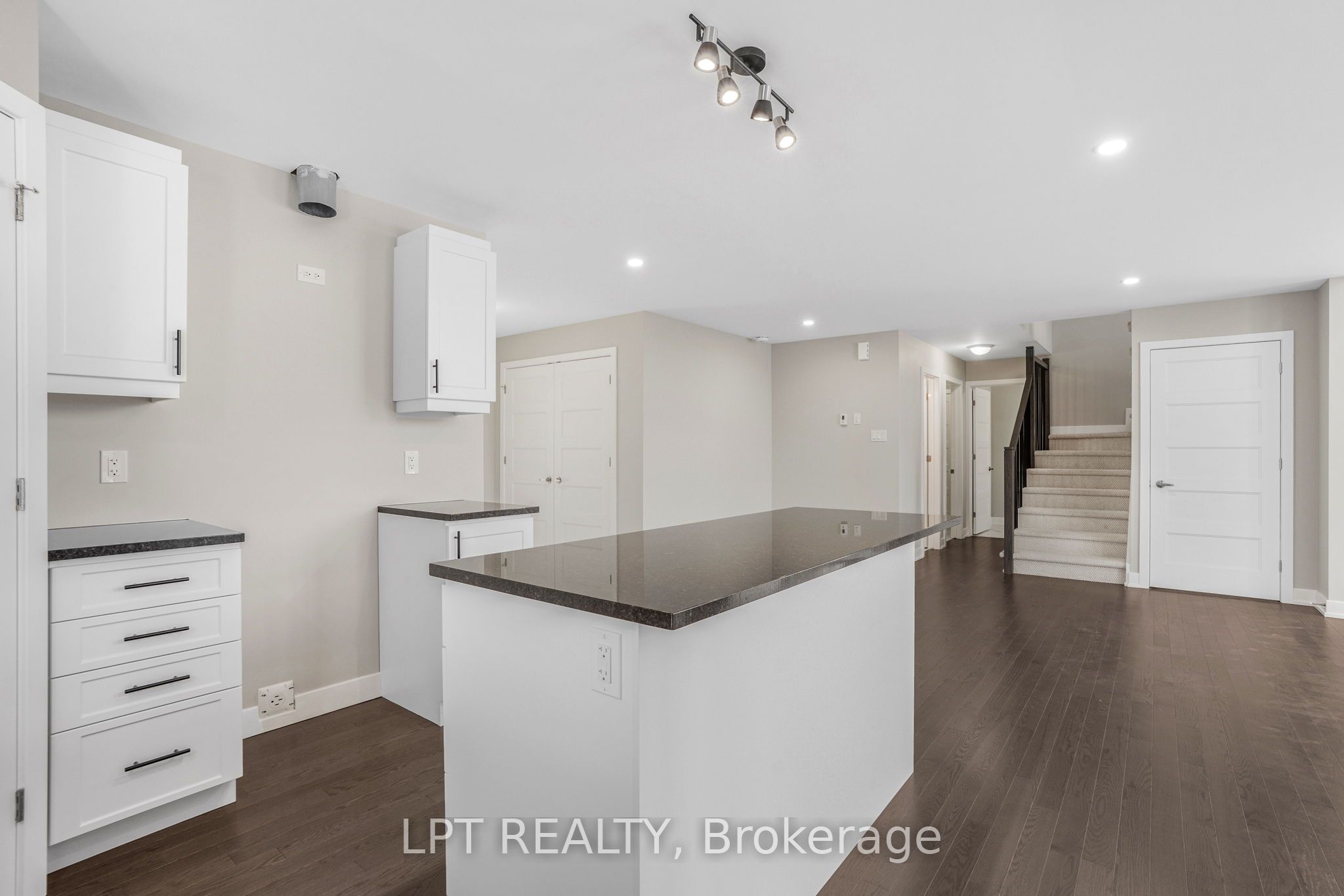 945 Katia Street Property Photo 11