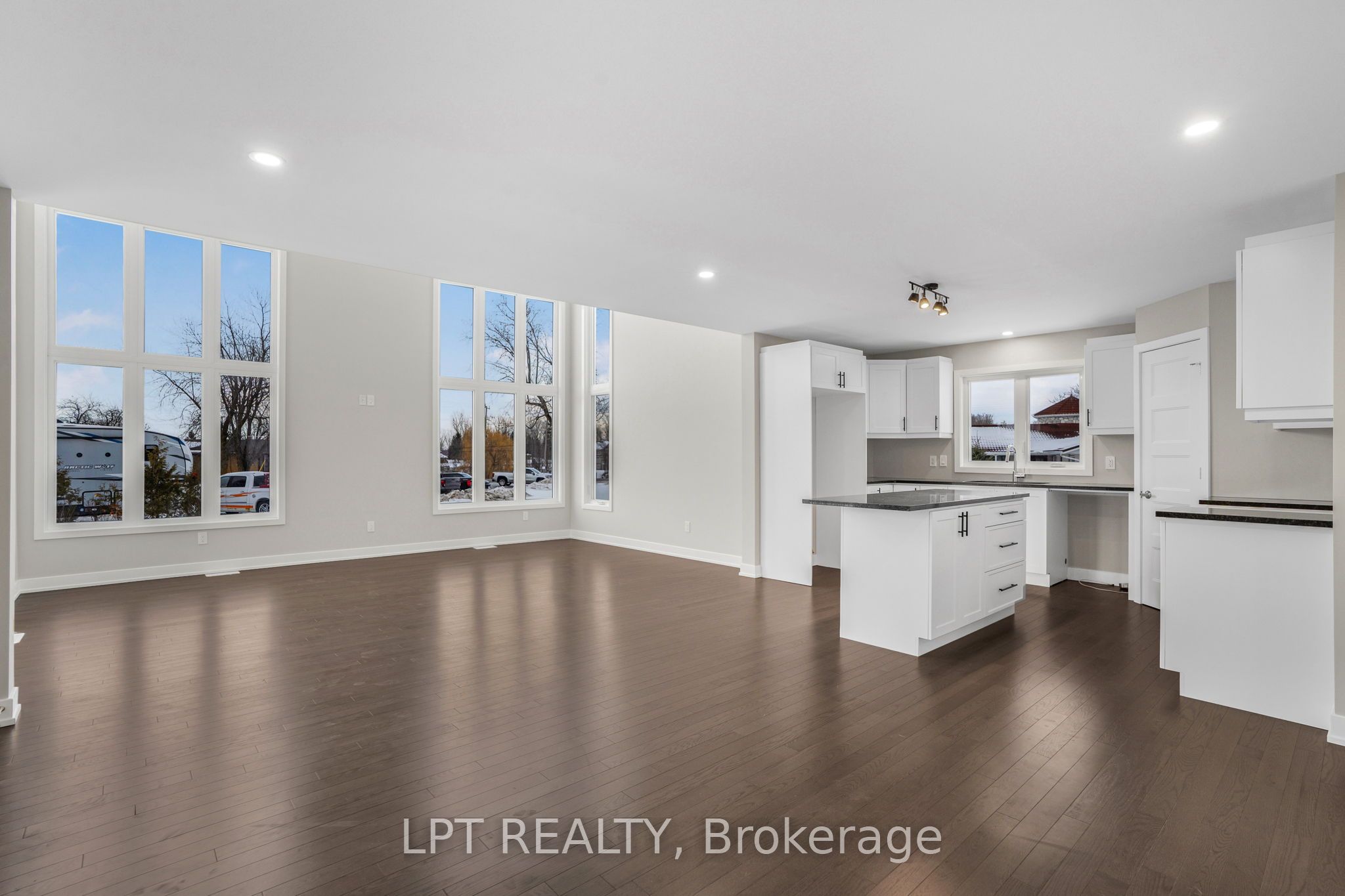 945 Katia Street Property Photo 13