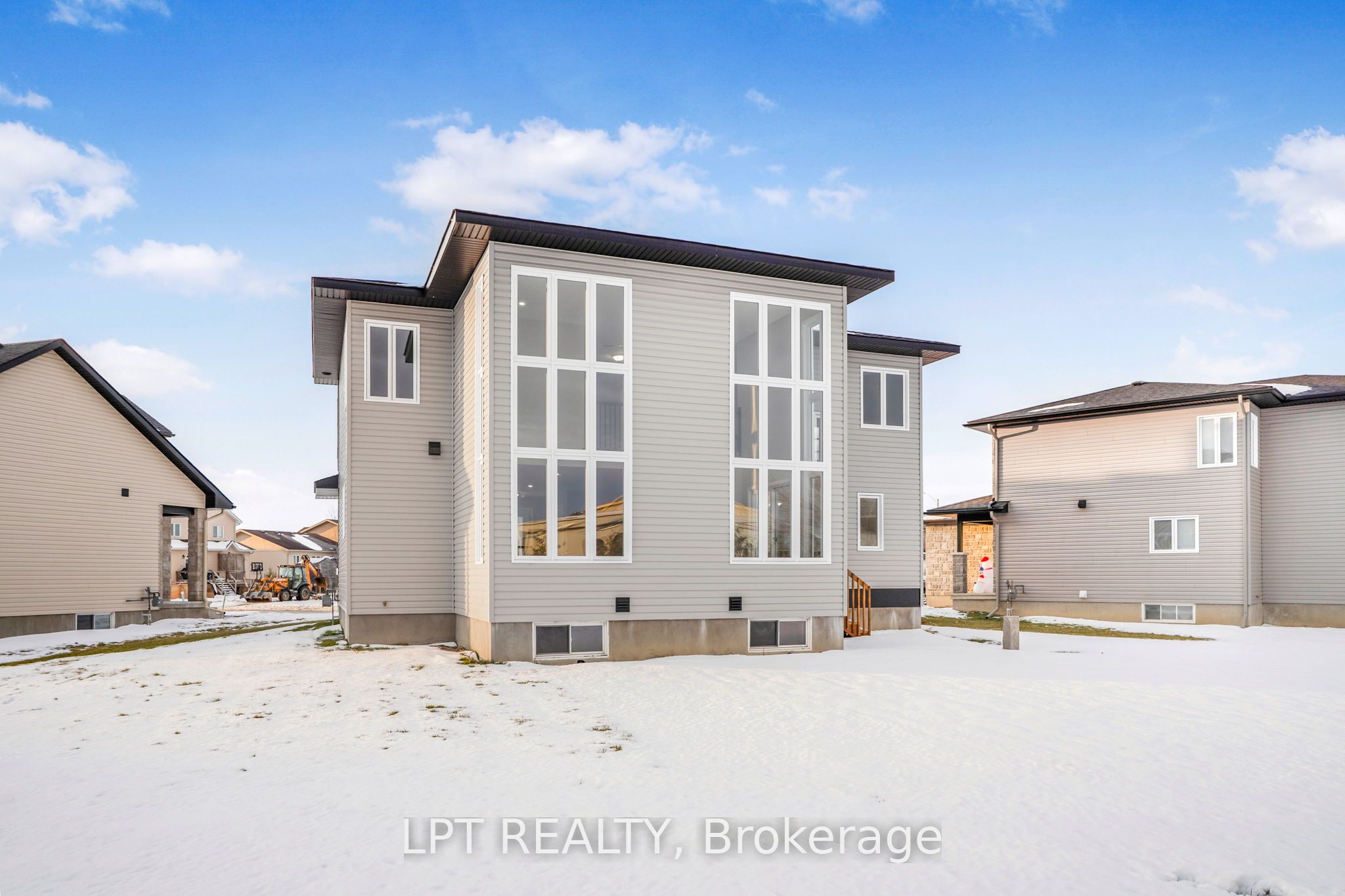 945 Katia Street Property Photo 32