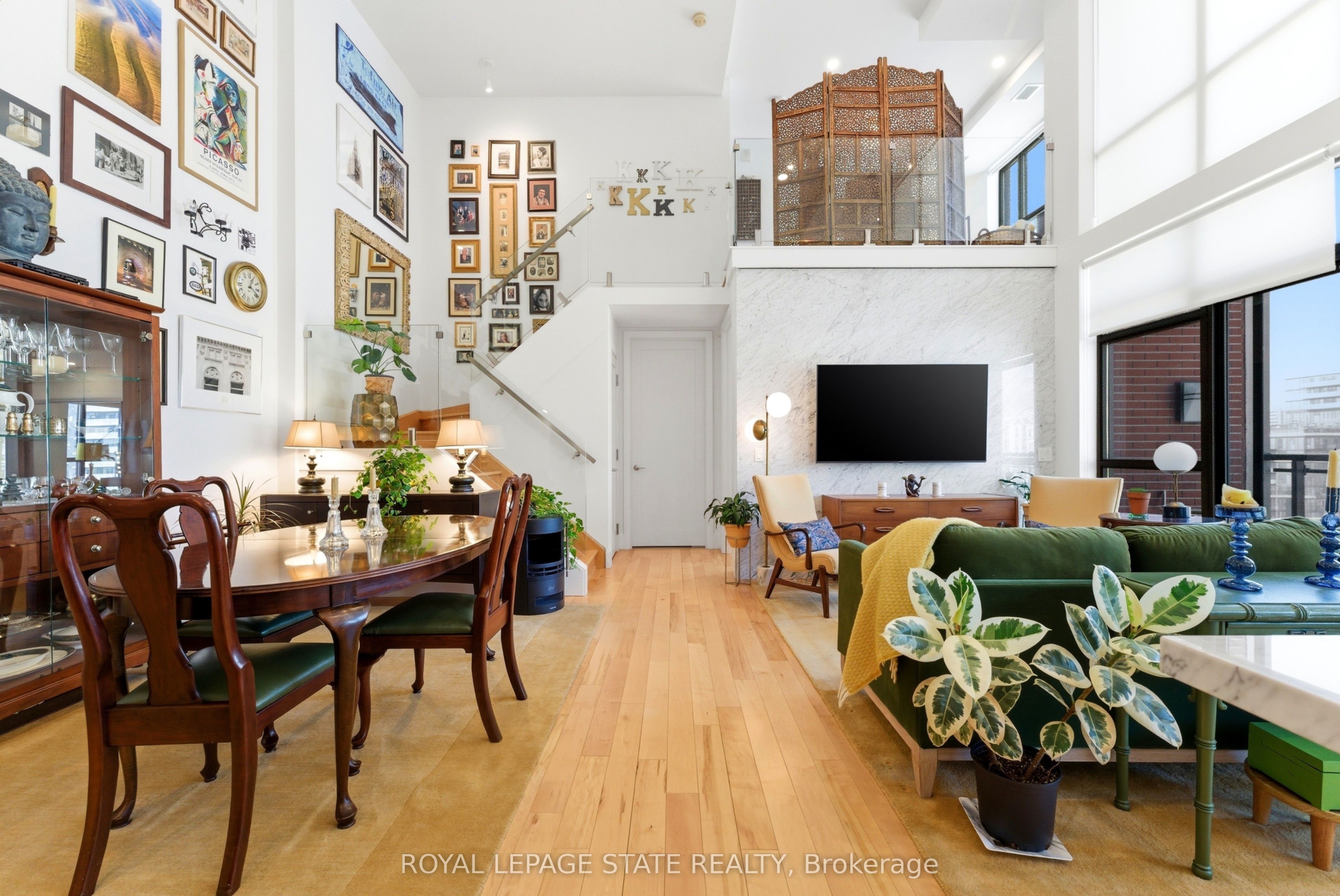 112 King Street E Ph4 Property Photo 6