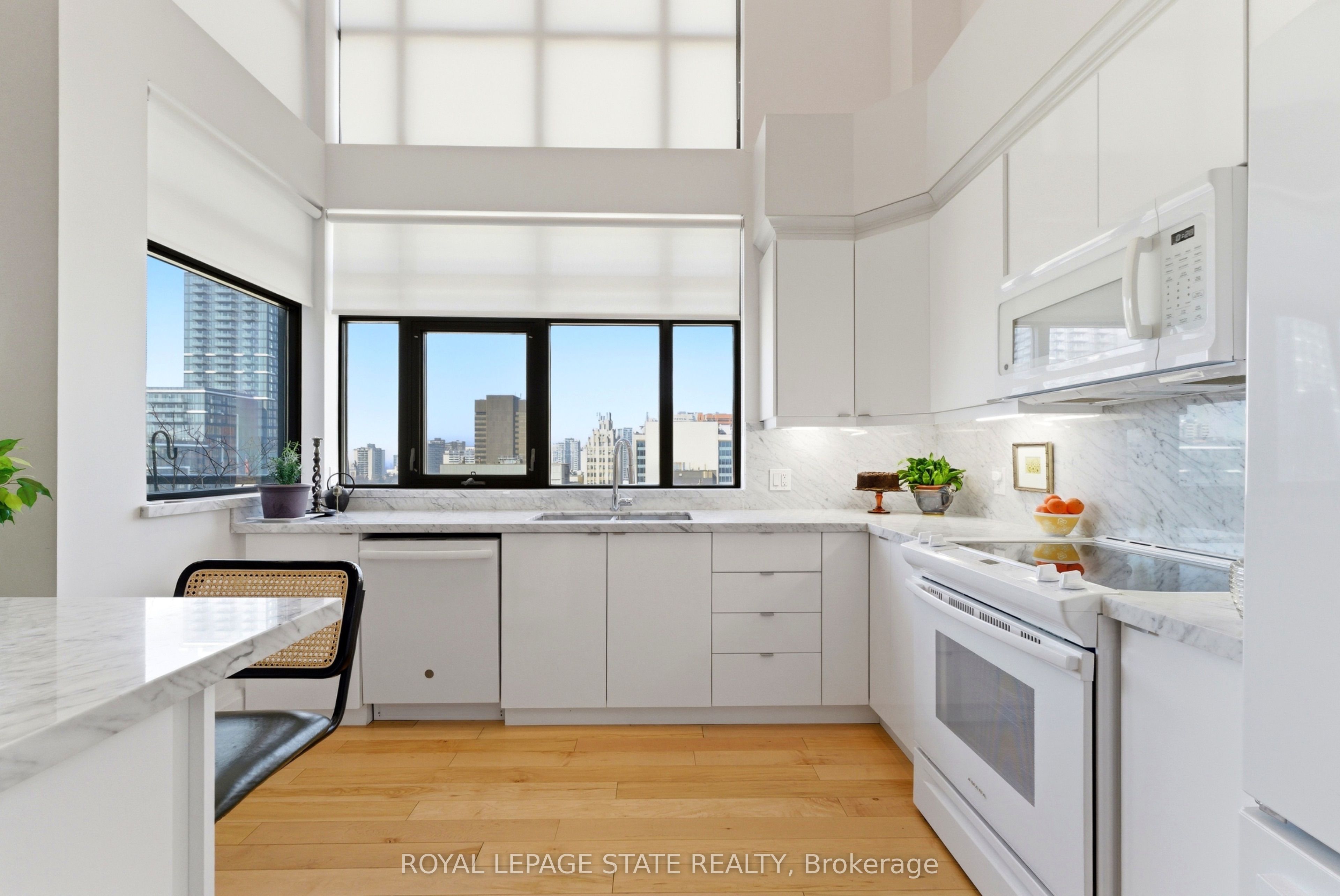 112 King Street E Ph4 Property Photo 12