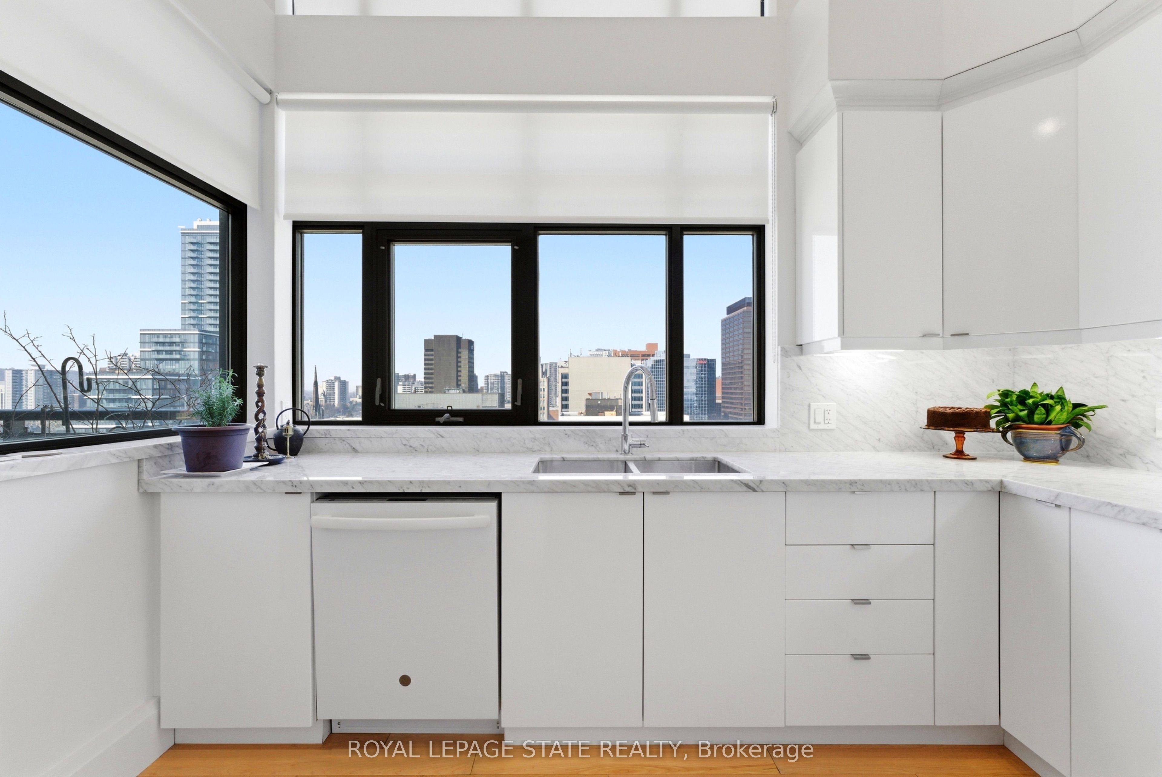 112 King Street E Ph4 Property Photo 13