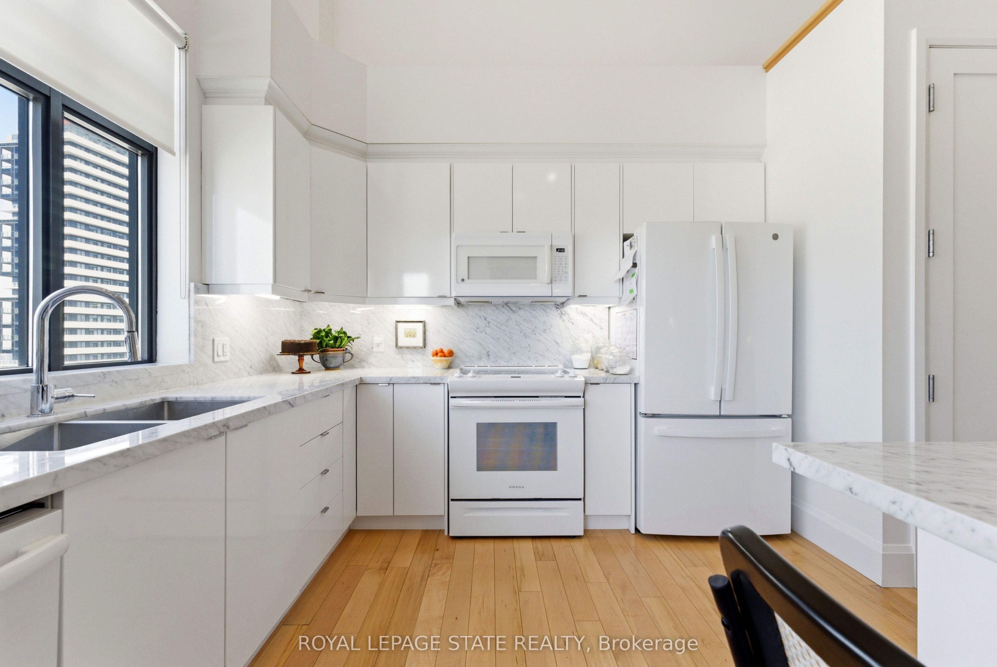 112 King Street E Ph4 Property Photo 14