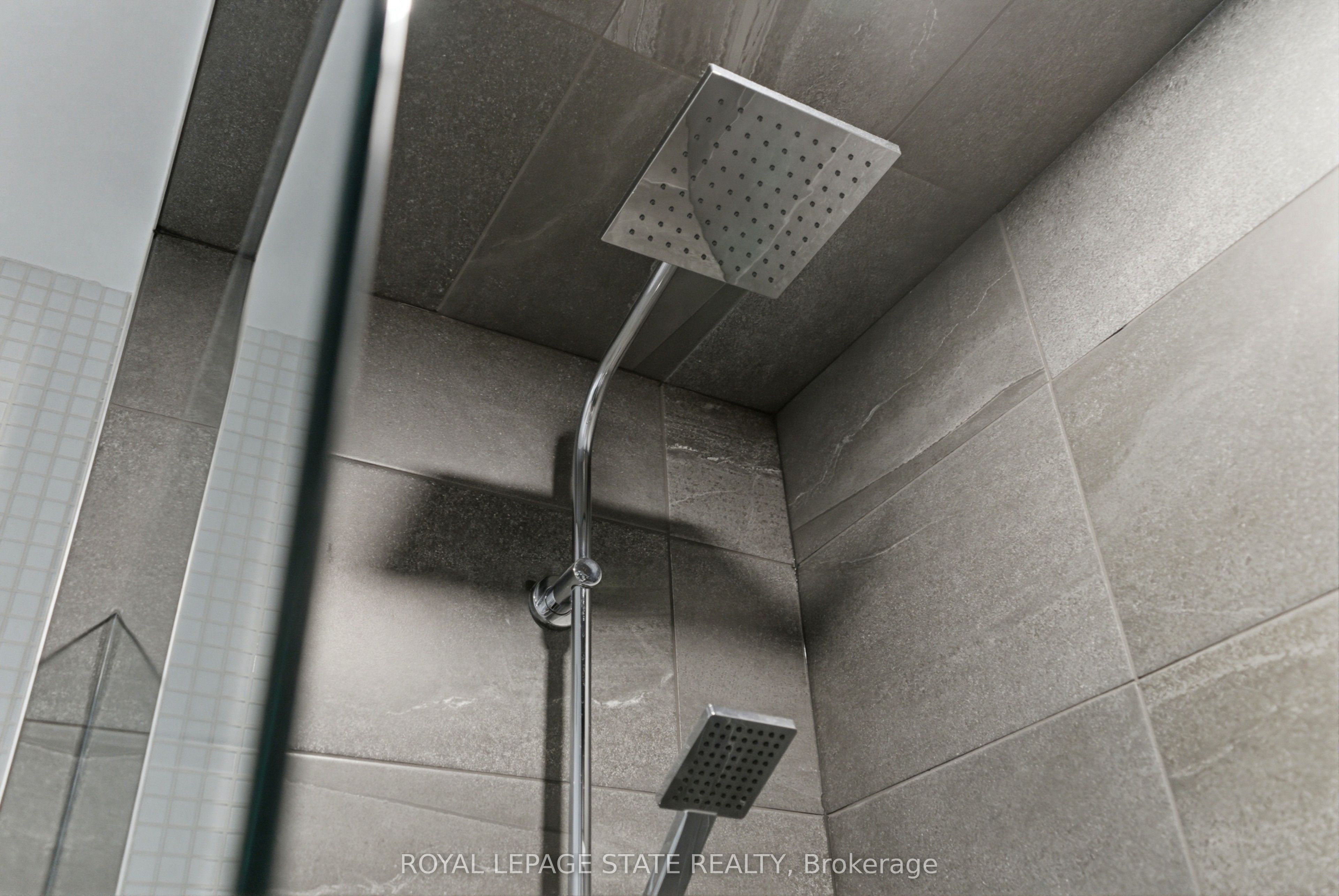 112 King Street E Ph4 Property Photo 32