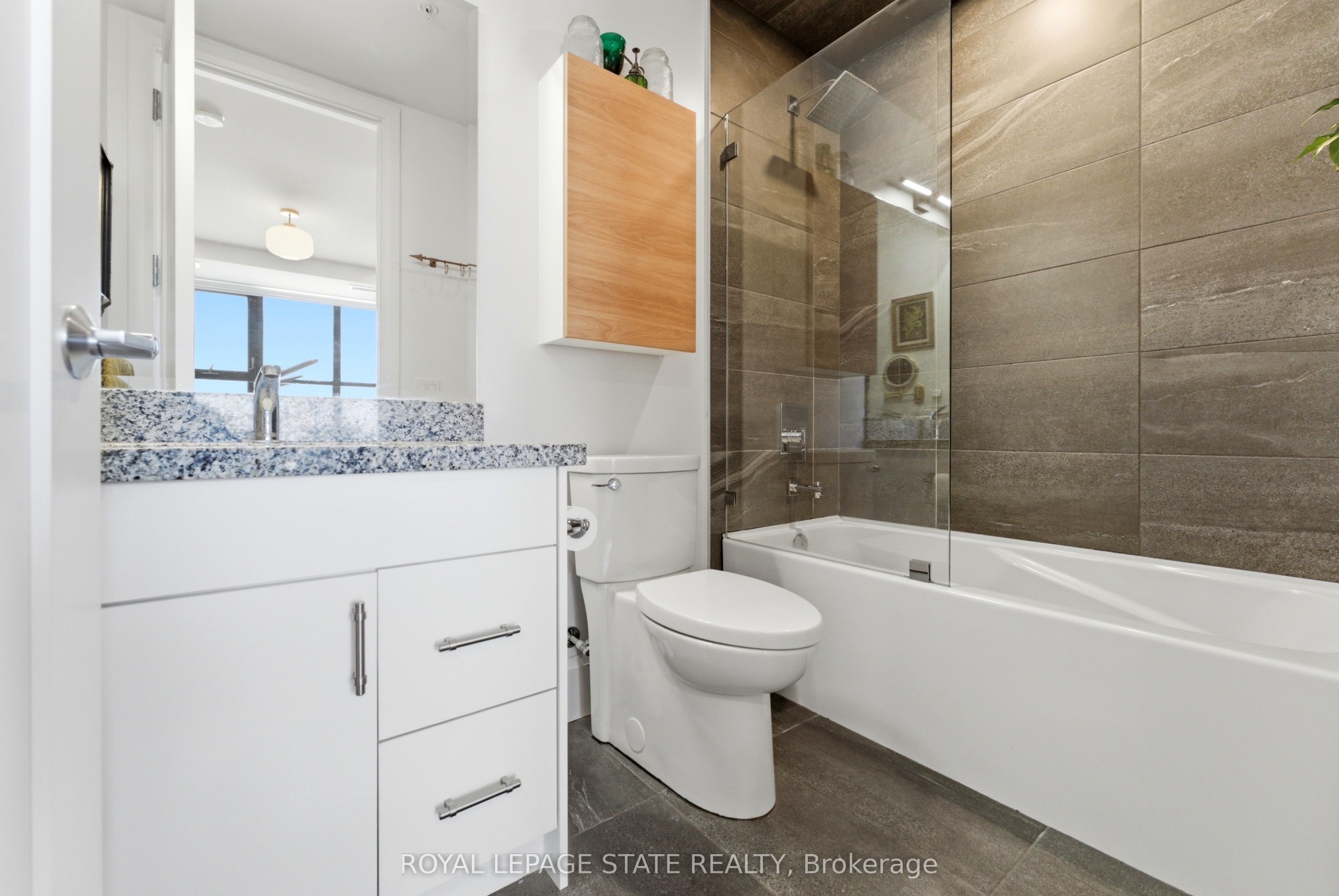 112 King Street E Ph4 Property Photo 39