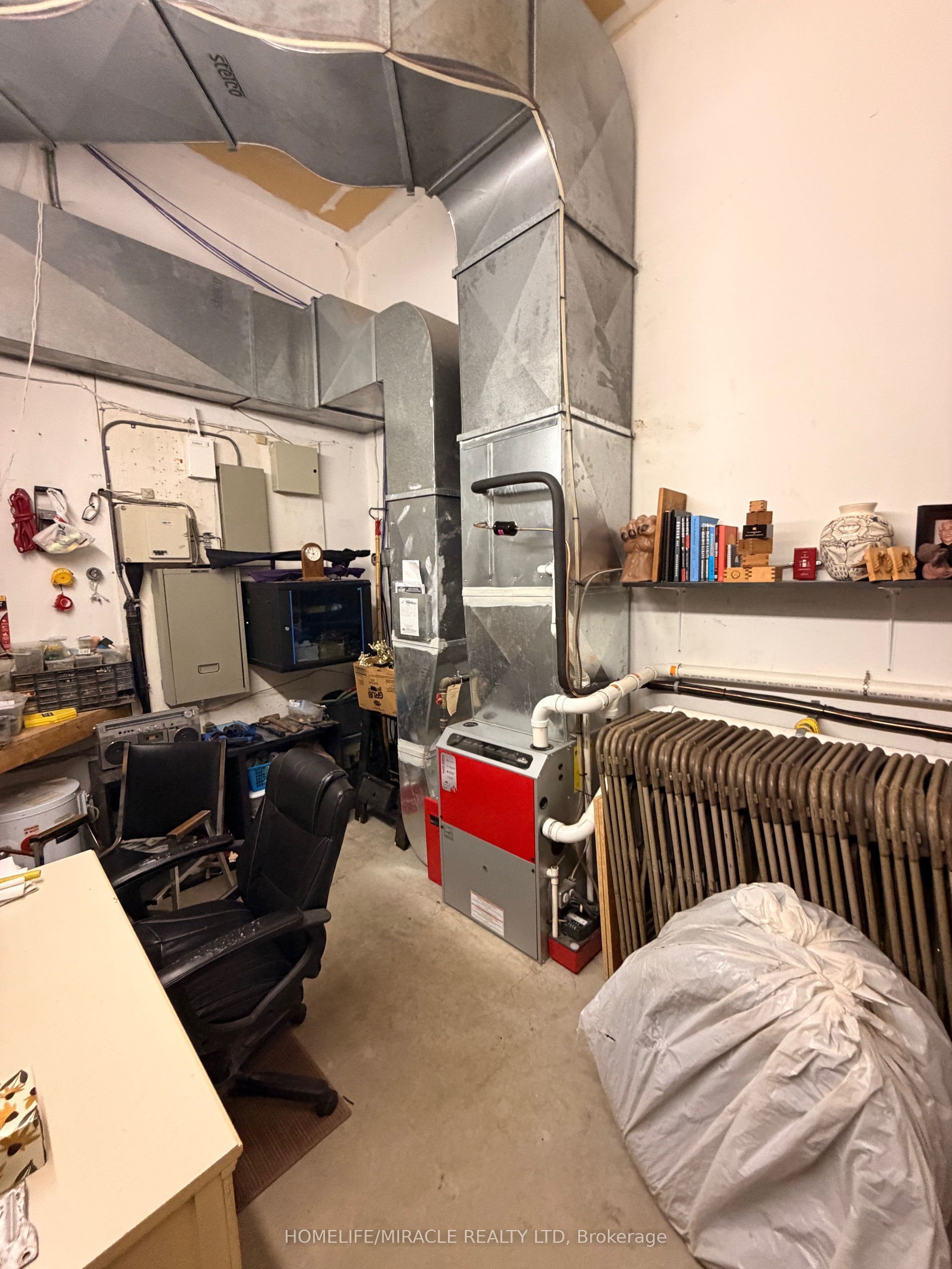 31 Thames Street S Property Photo 6