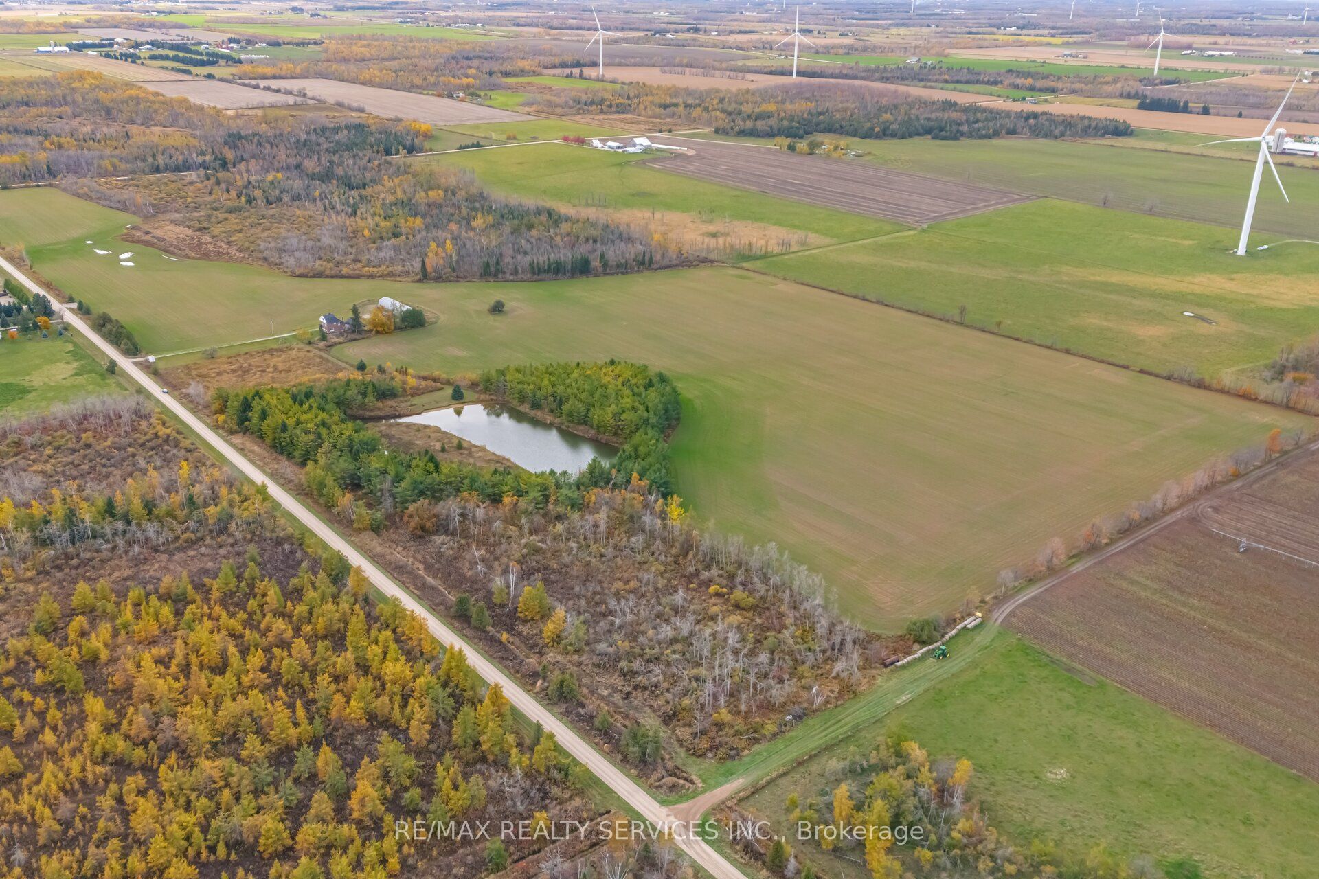 764059 240 Side Road Property Photo 4