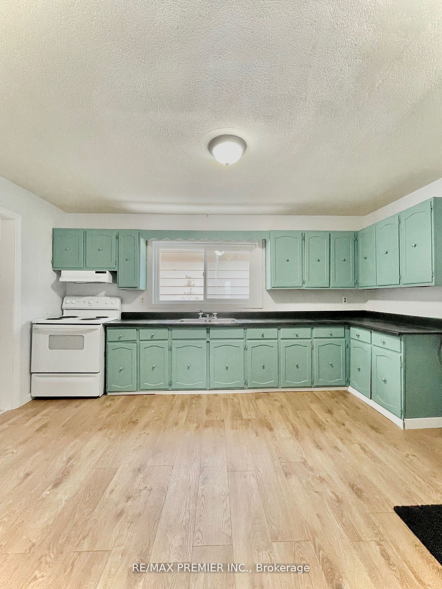 365 Bessie Avenue Property Photo 7