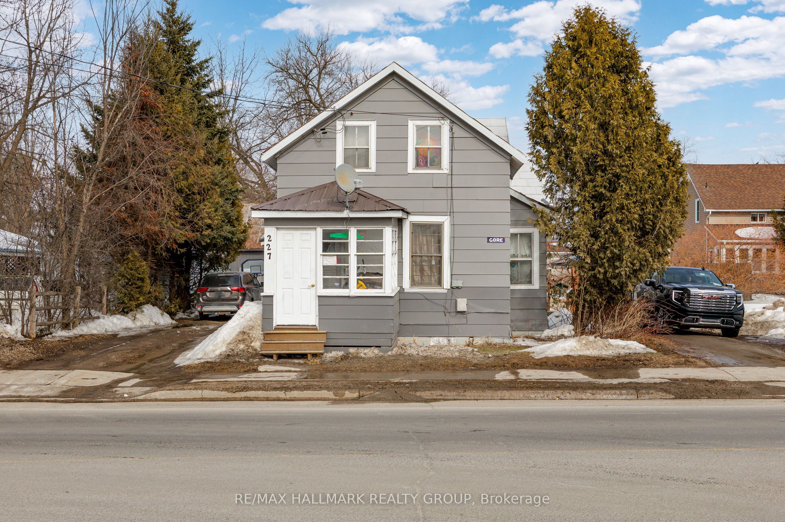 229 Gore Street E Property Photo 1