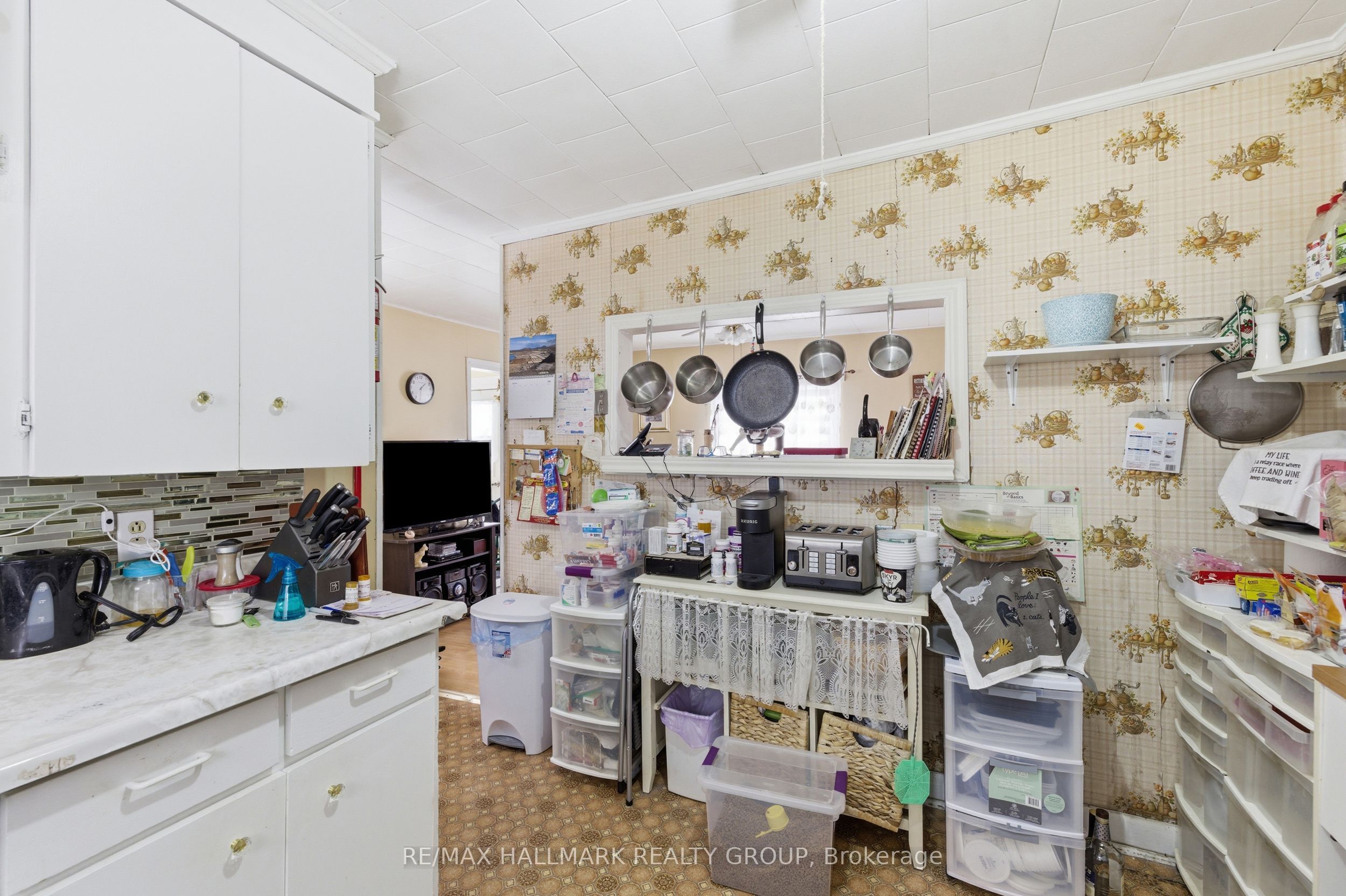 229 Gore Street E Property Photo 11