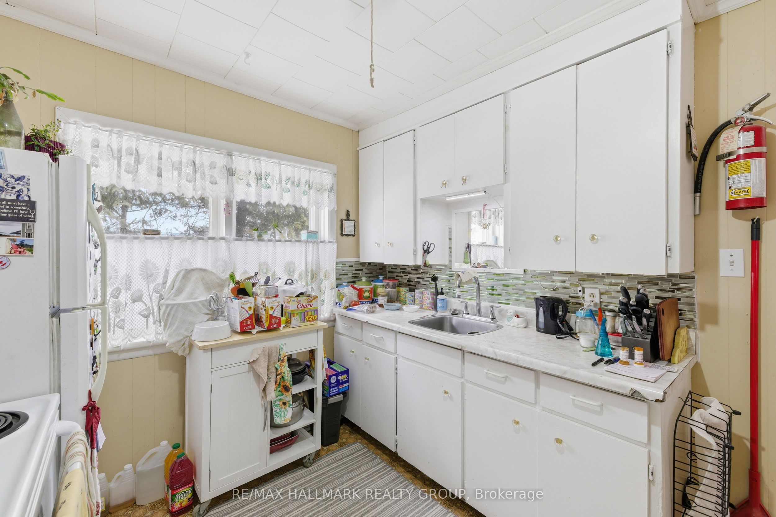 229 Gore Street E Property Photo 12