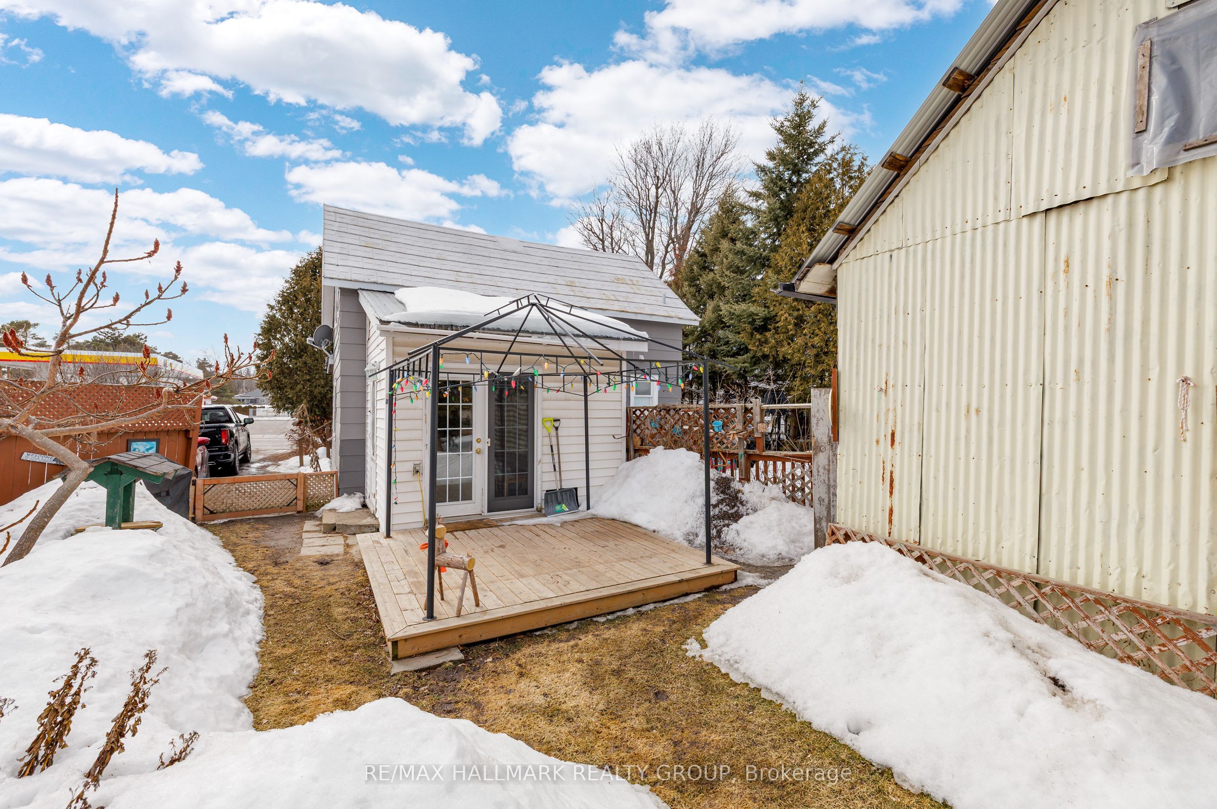 229 Gore Street E Property Photo 22