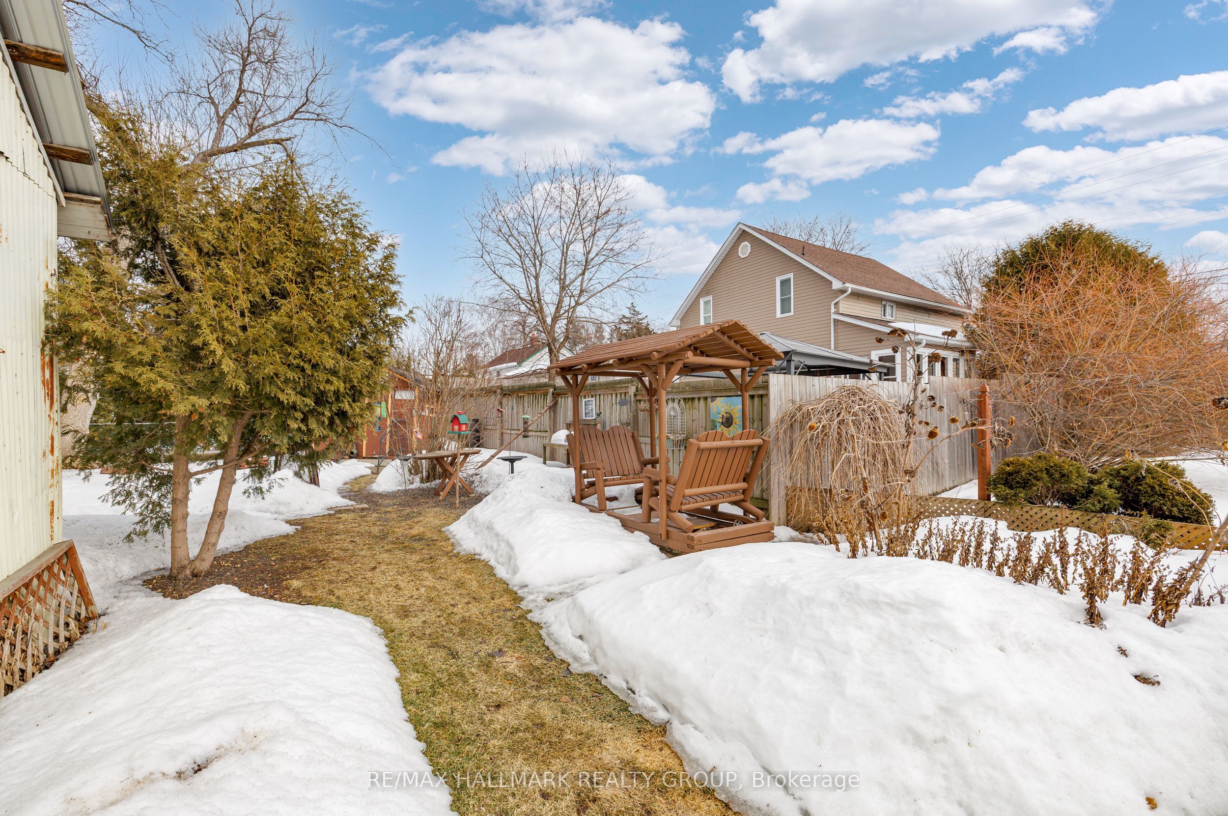 229 Gore Street E Property Photo 23