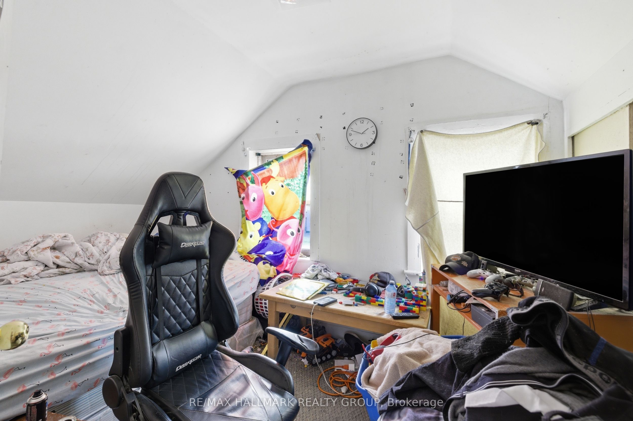 229 Gore Street E Property Photo 32