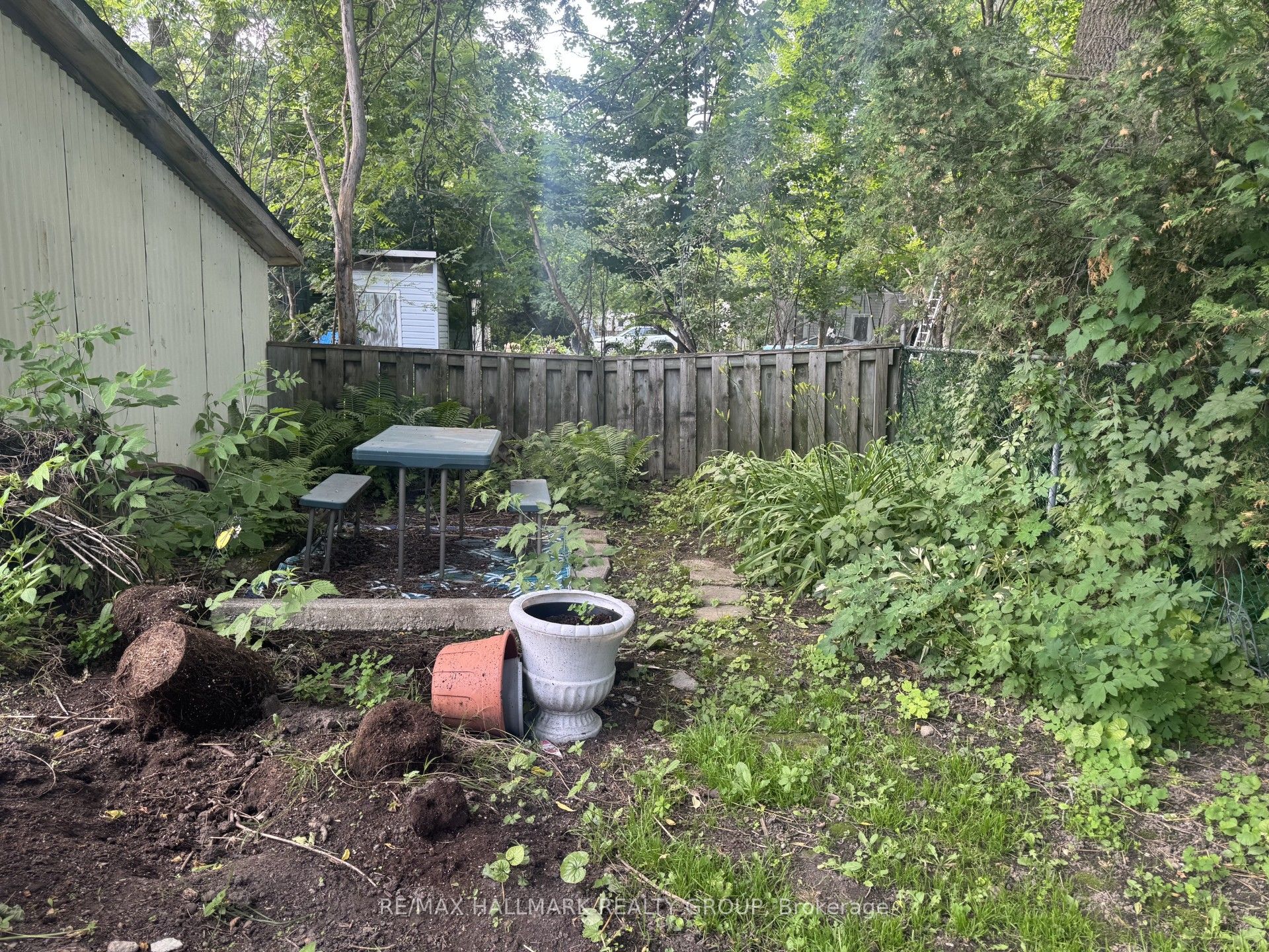 229 Gore Street E Property Photo 41