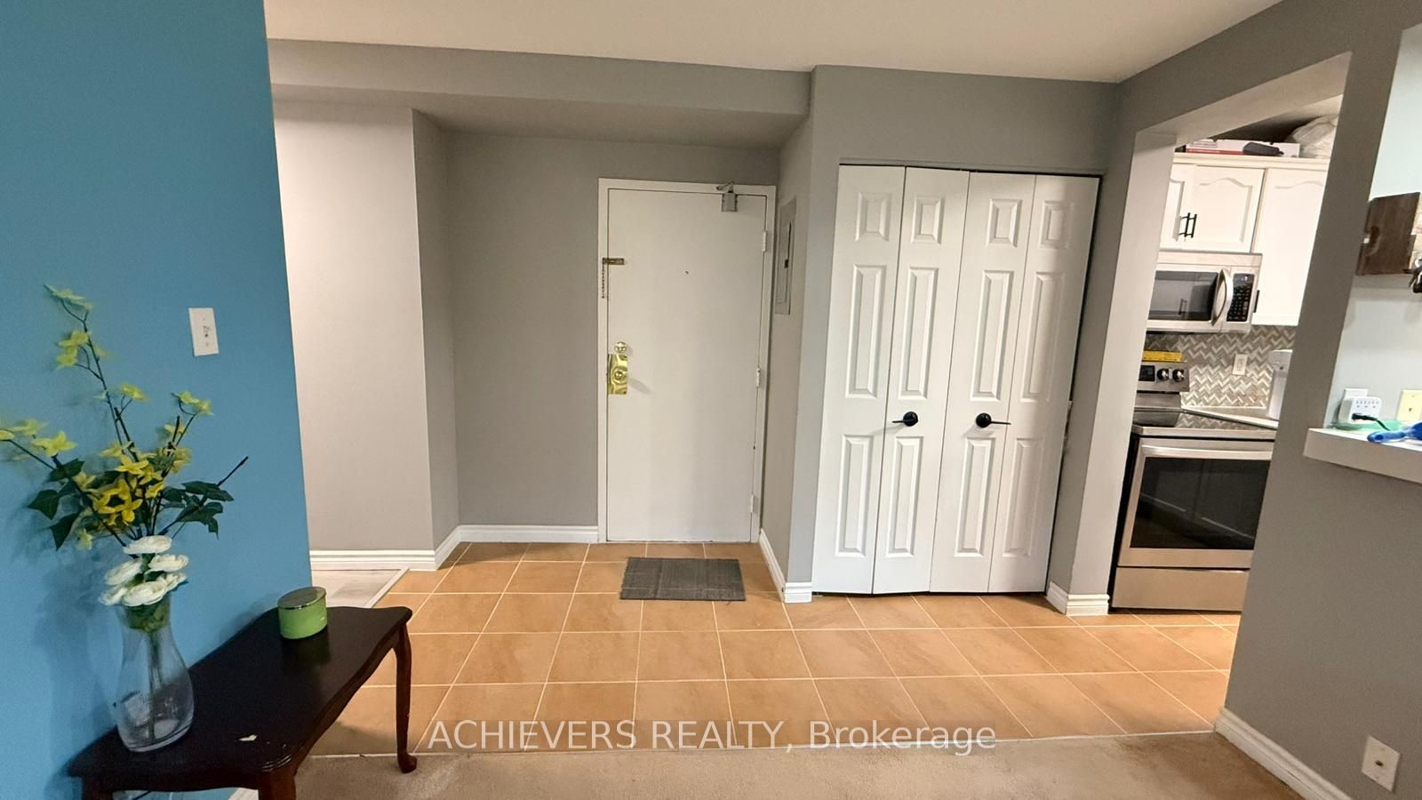 640 Grey Street 107 Property Photo 5