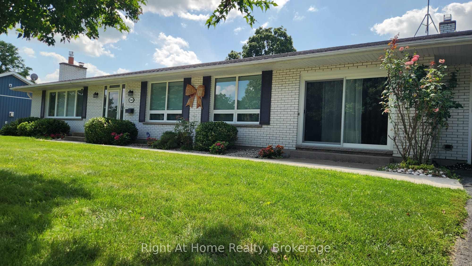 15414 Niagara Parkway Property Photo 3