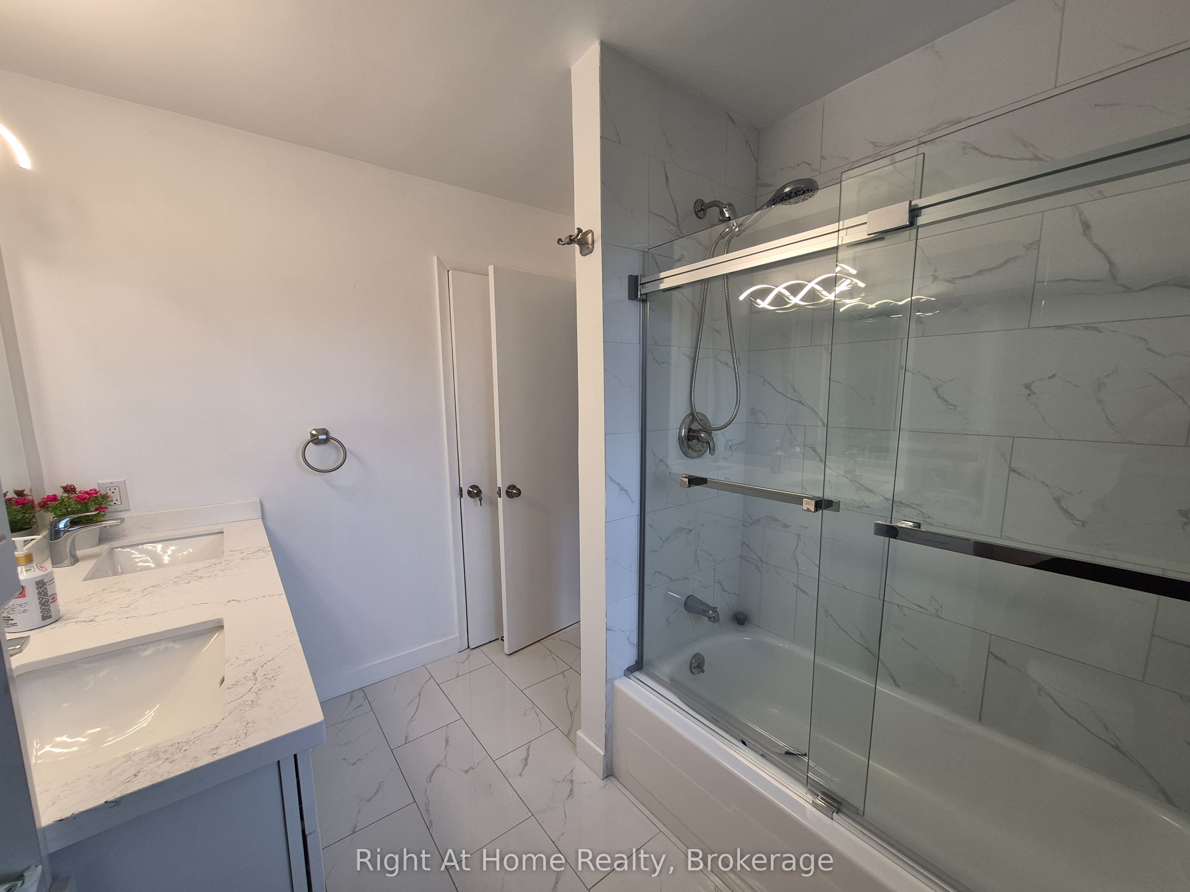 15414 Niagara Parkway Property Photo 10
