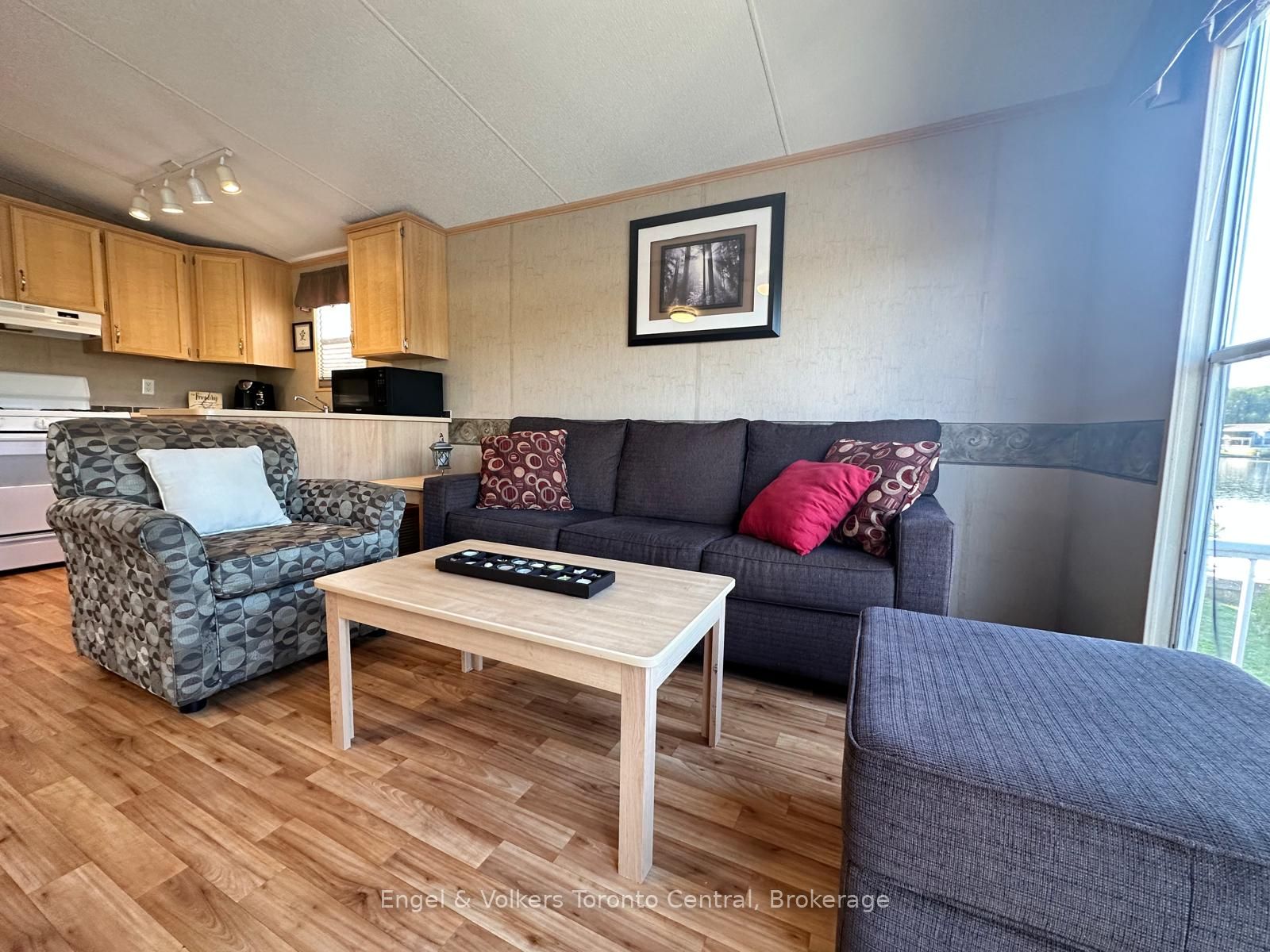 7489 Sideroad 5 E T103 Property Photo 17
