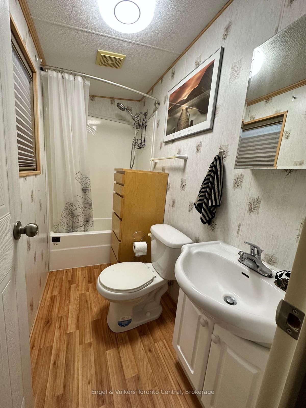 7489 Sideroad 5 E T103 Property Photo 23