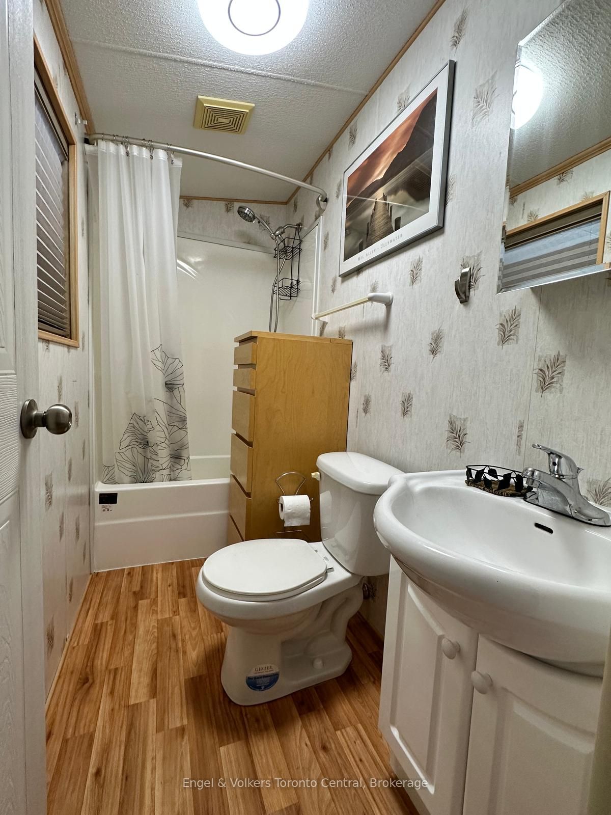 7489 Sideroad 5 E T103 Property Photo 24