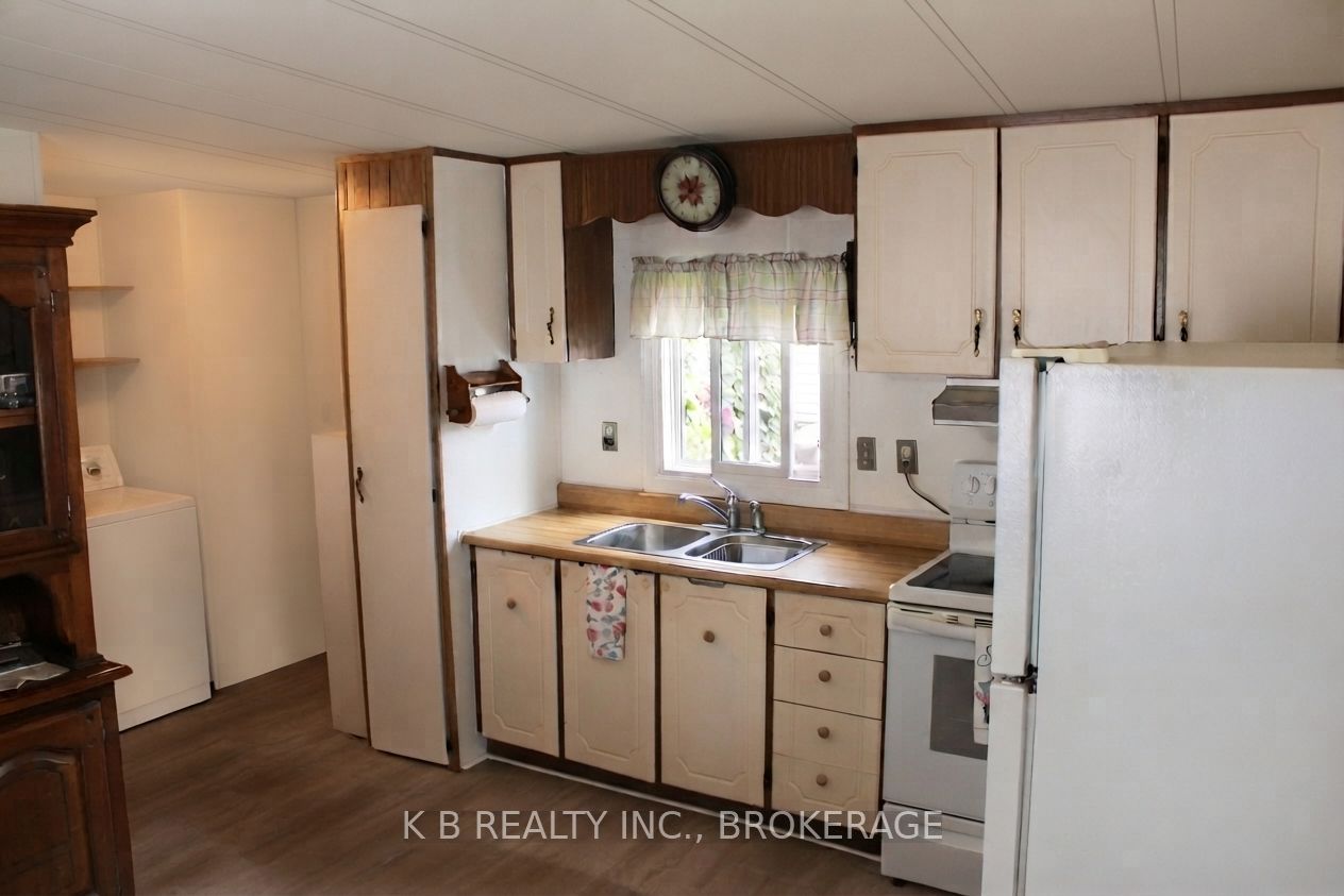 6 Cedar Street W Property Photo 5