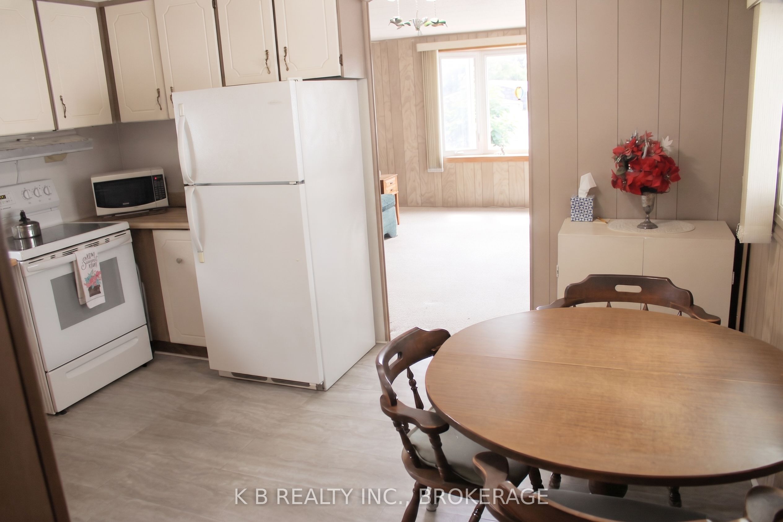 6 Cedar Street W Property Photo 6
