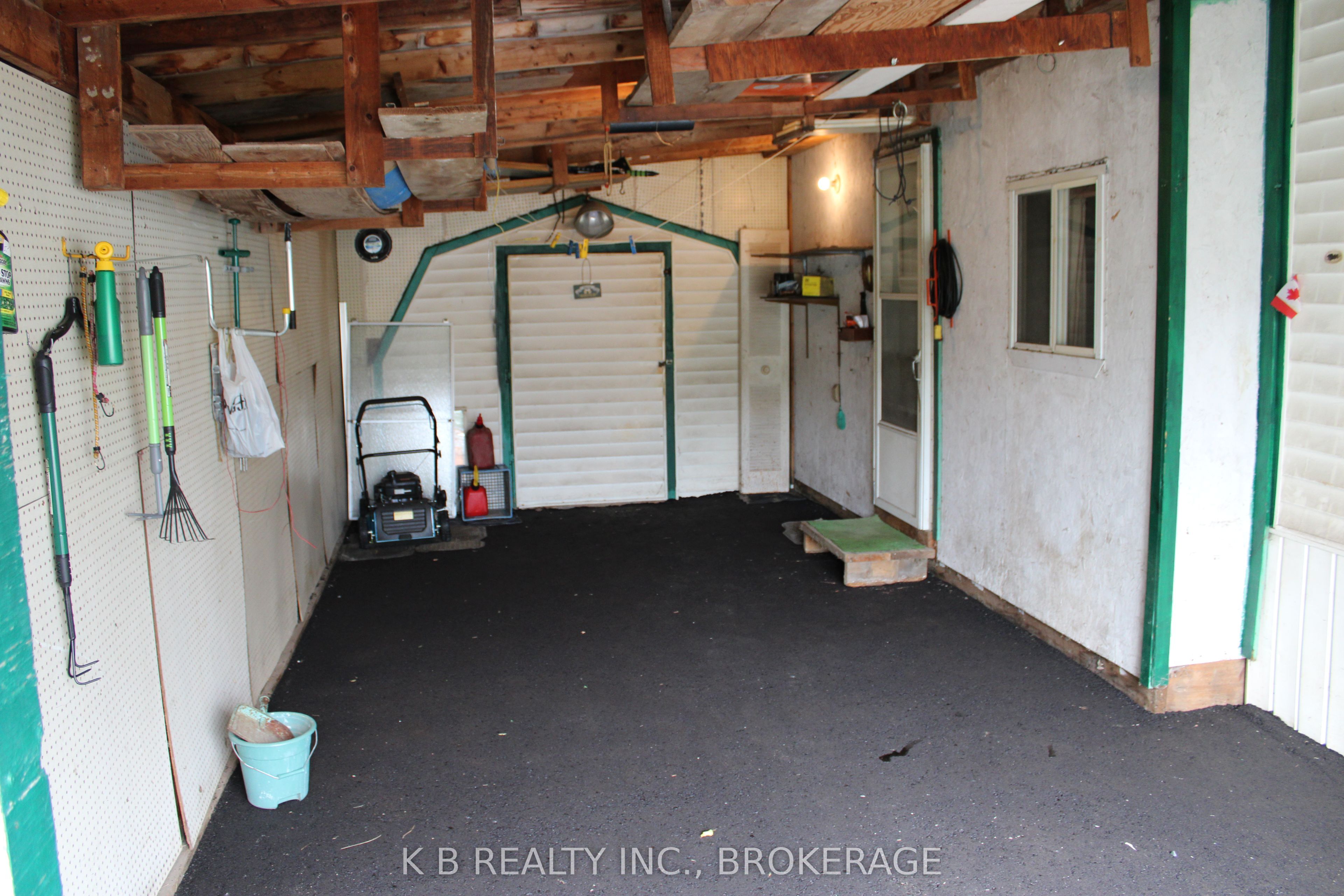 6 Cedar Street W Property Photo 17