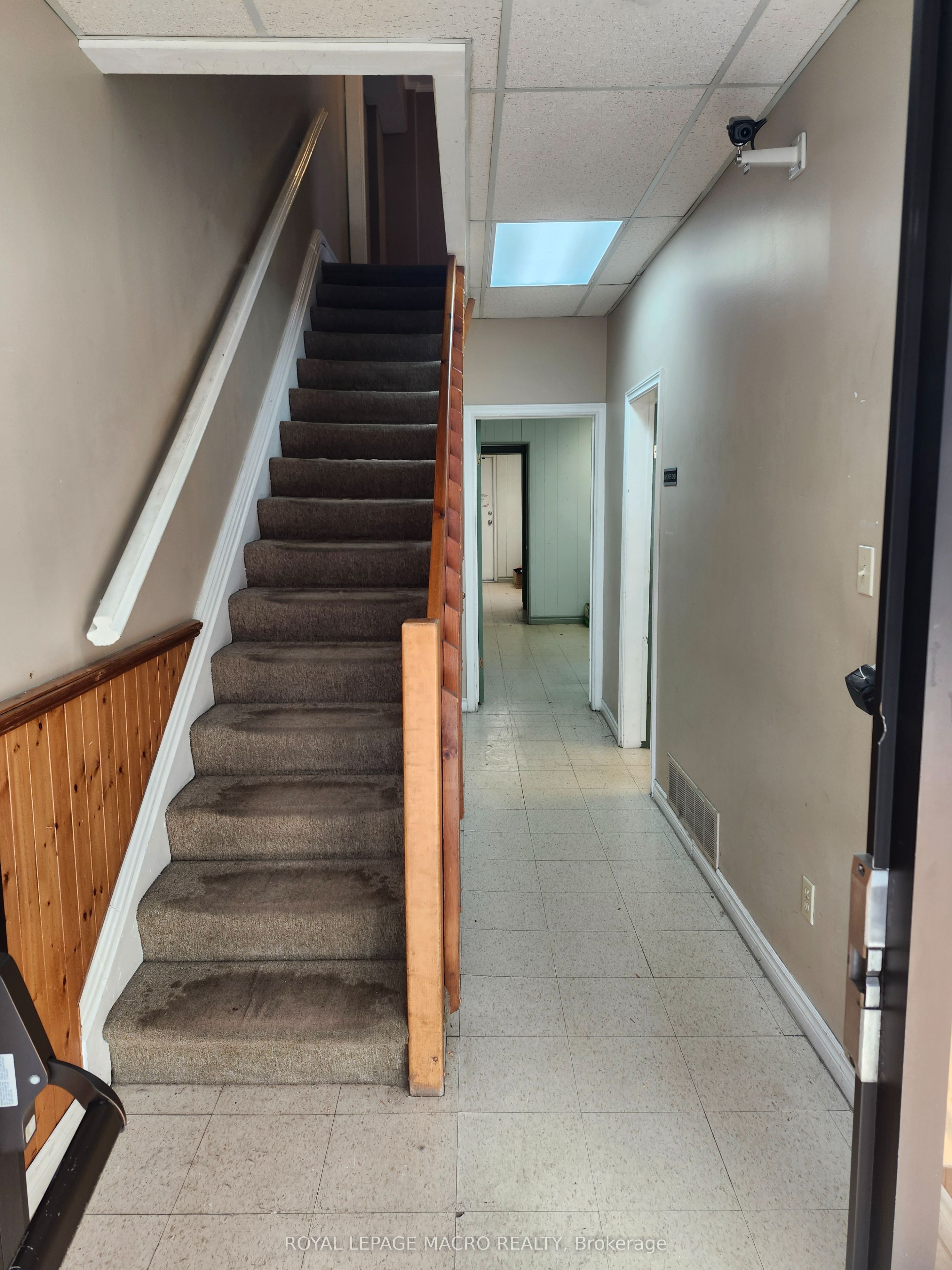 479 Main Street E Property Photo 4
