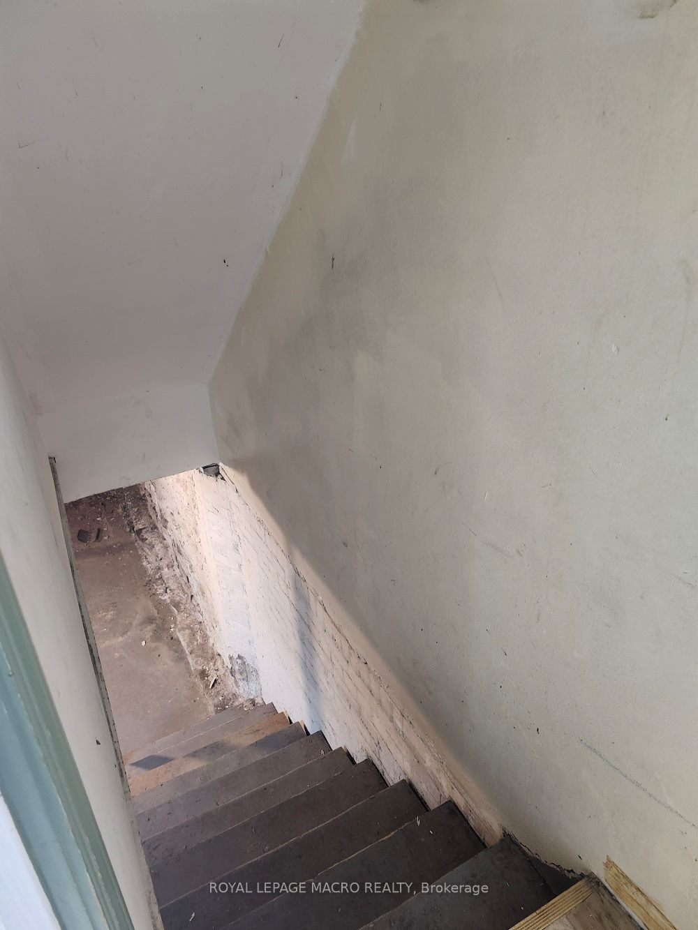 479 Main Street E Property Photo 27