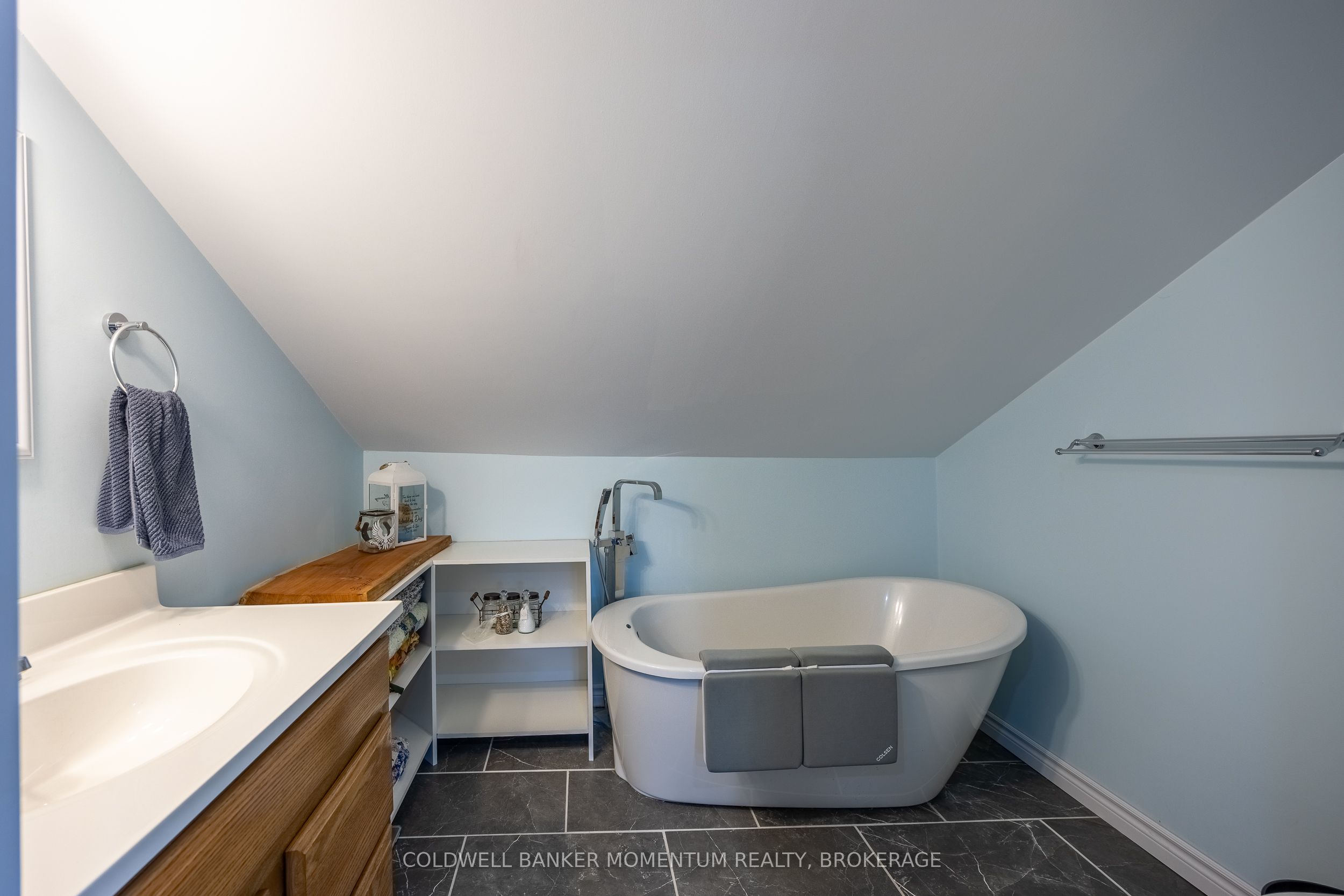 100 Queen Street E Property Photo 22