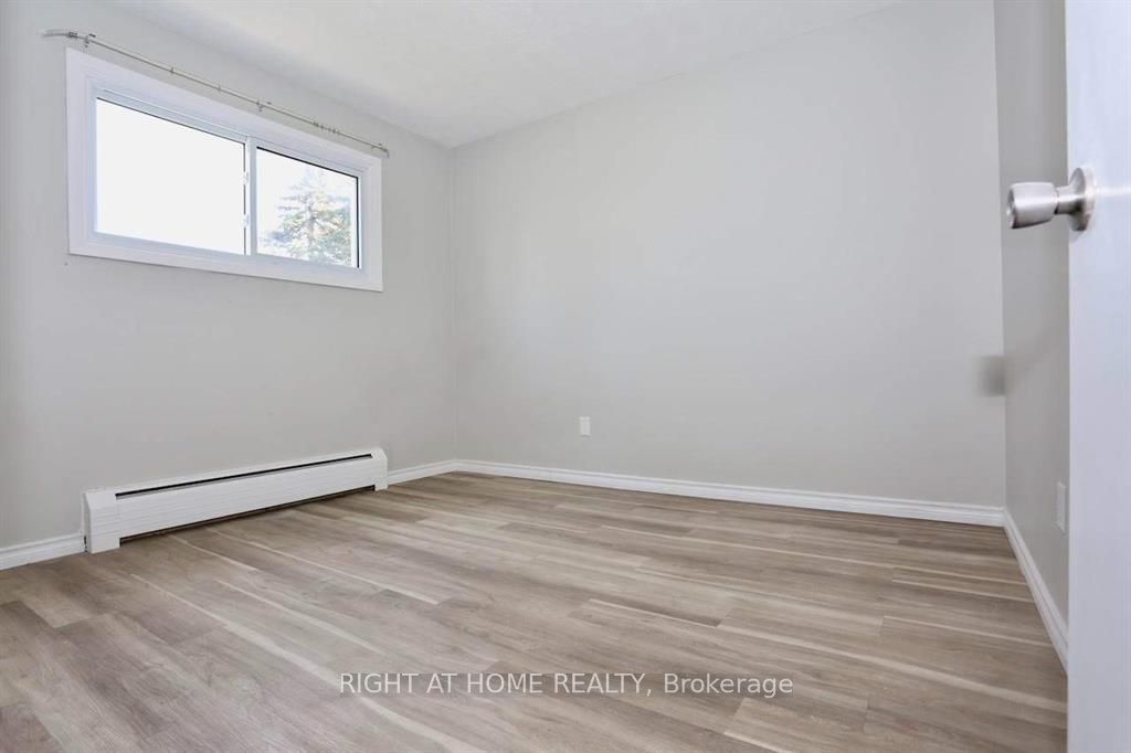 394 Thiel Street Property Photo 9