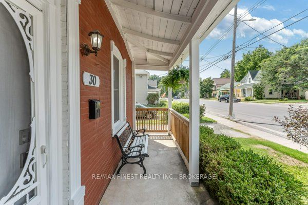30 King Street Property Photo 4