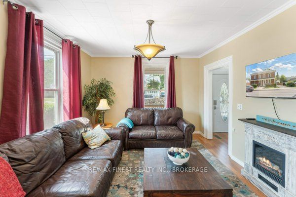 30 King Street Property Photo 12