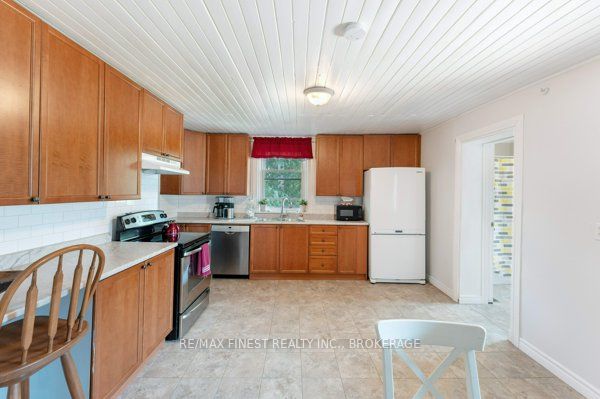 30 King Street Property Photo 14